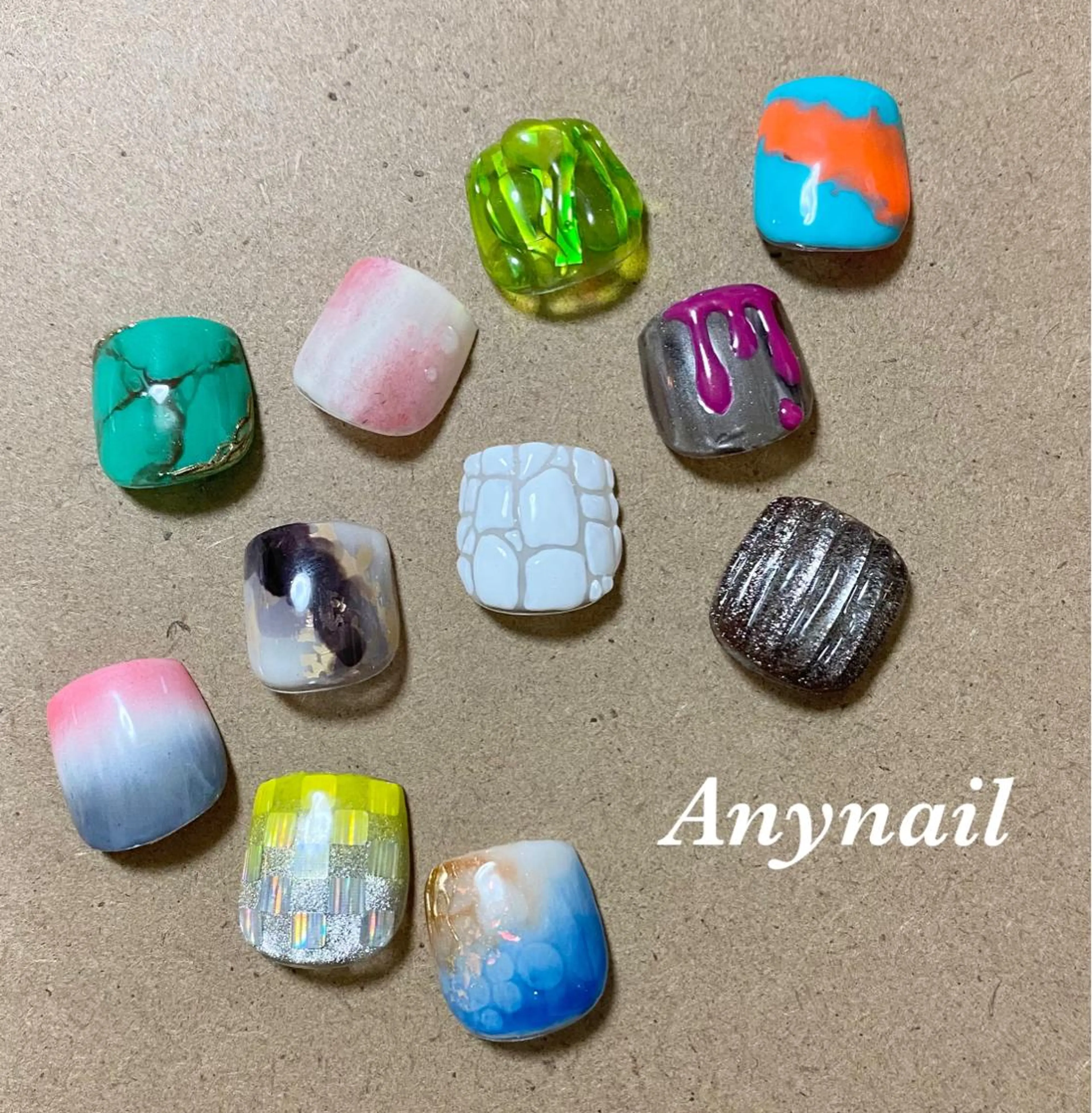 フット・ジェルアート2本やり放題(他の指はワンカラー) (ジェルオフ込み金額)の写真