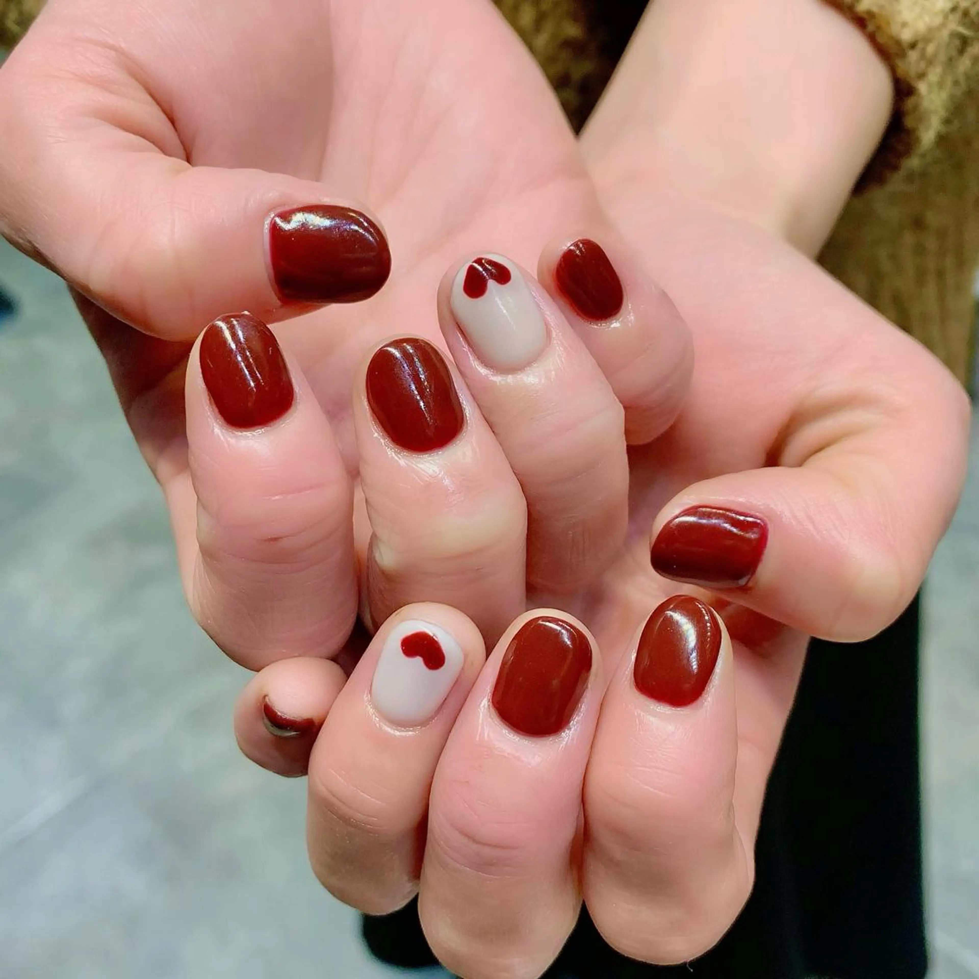 ネイル バレンタイン ハンドネイル YUKIMO🍎名駅 /ニュアンスのネイルデザイン