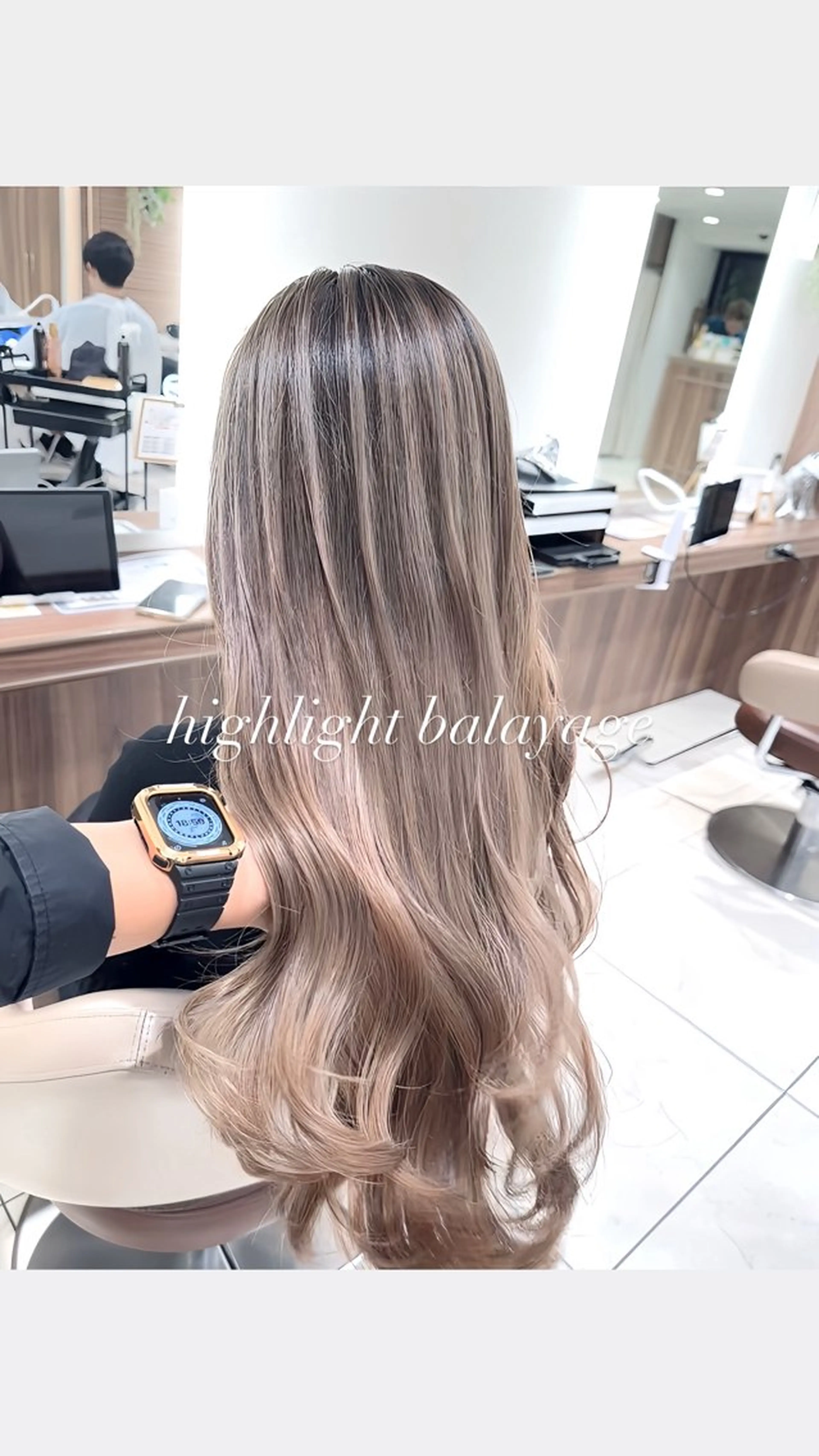 ロング カラー バレイヤージュ ベージュカラー グレージュ ハイライトカラー ミルクティーベージュ ヘアカラー トリートメント 大宮/バレイヤージュ /澤田隆誠のヘアスタイル