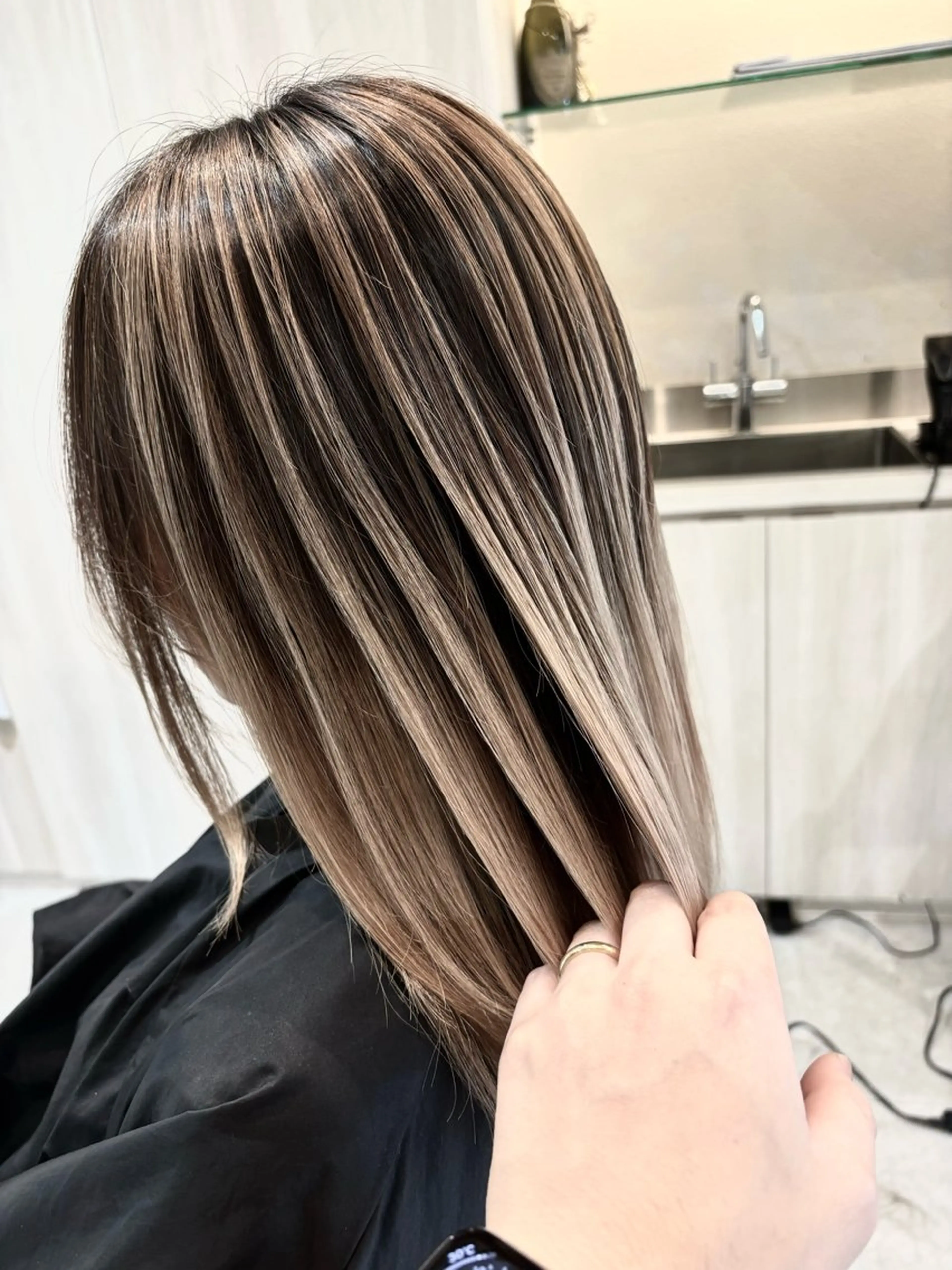 ミディアム レイヤーカット hairdressing salon mulum所属・代表Masa 久屋大通駅30秒のヘアスタイル