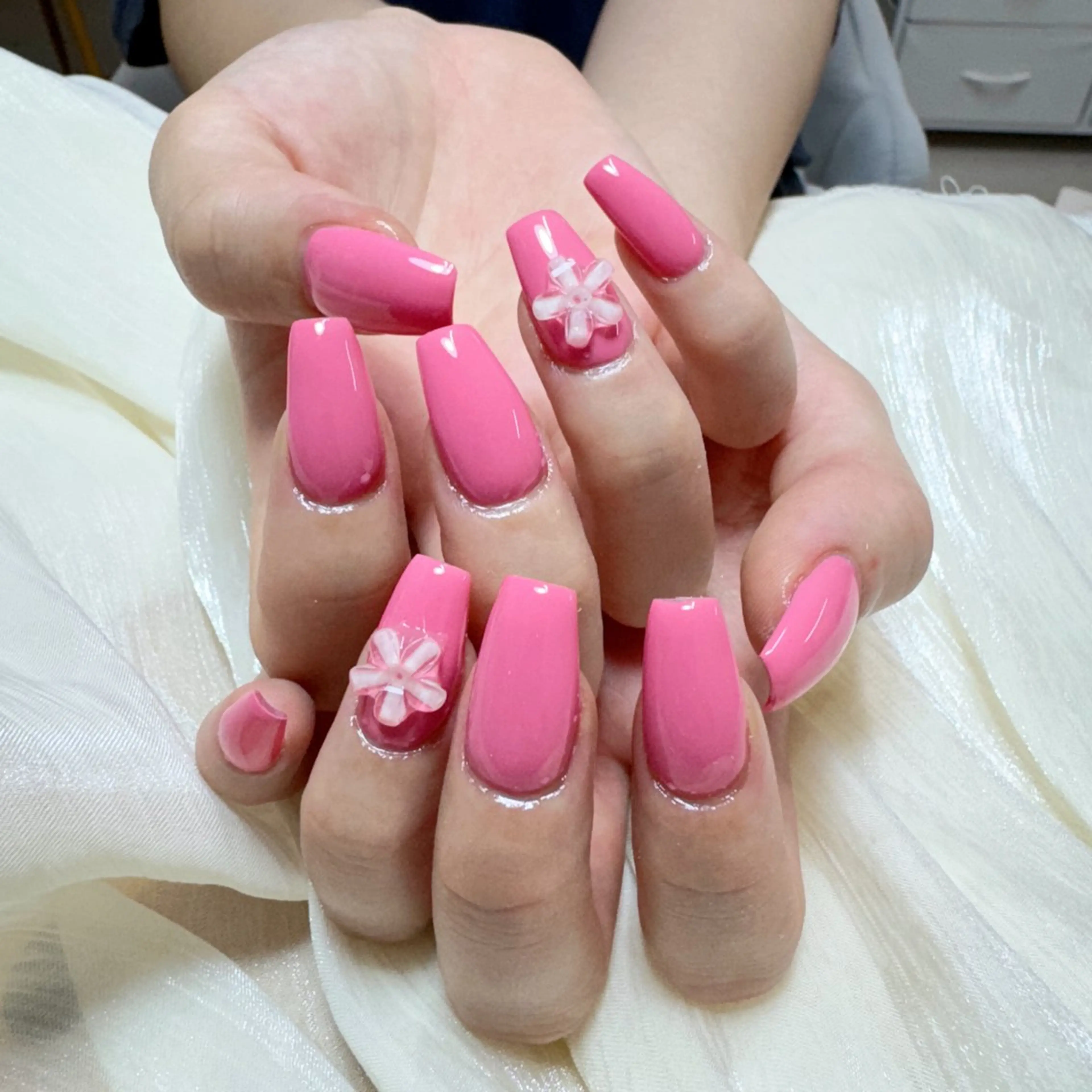 🎀【初回ジェルオフ無料】 🎁 ワンカラ/マグネットカラー+パーツ2個🌟🌟の写真