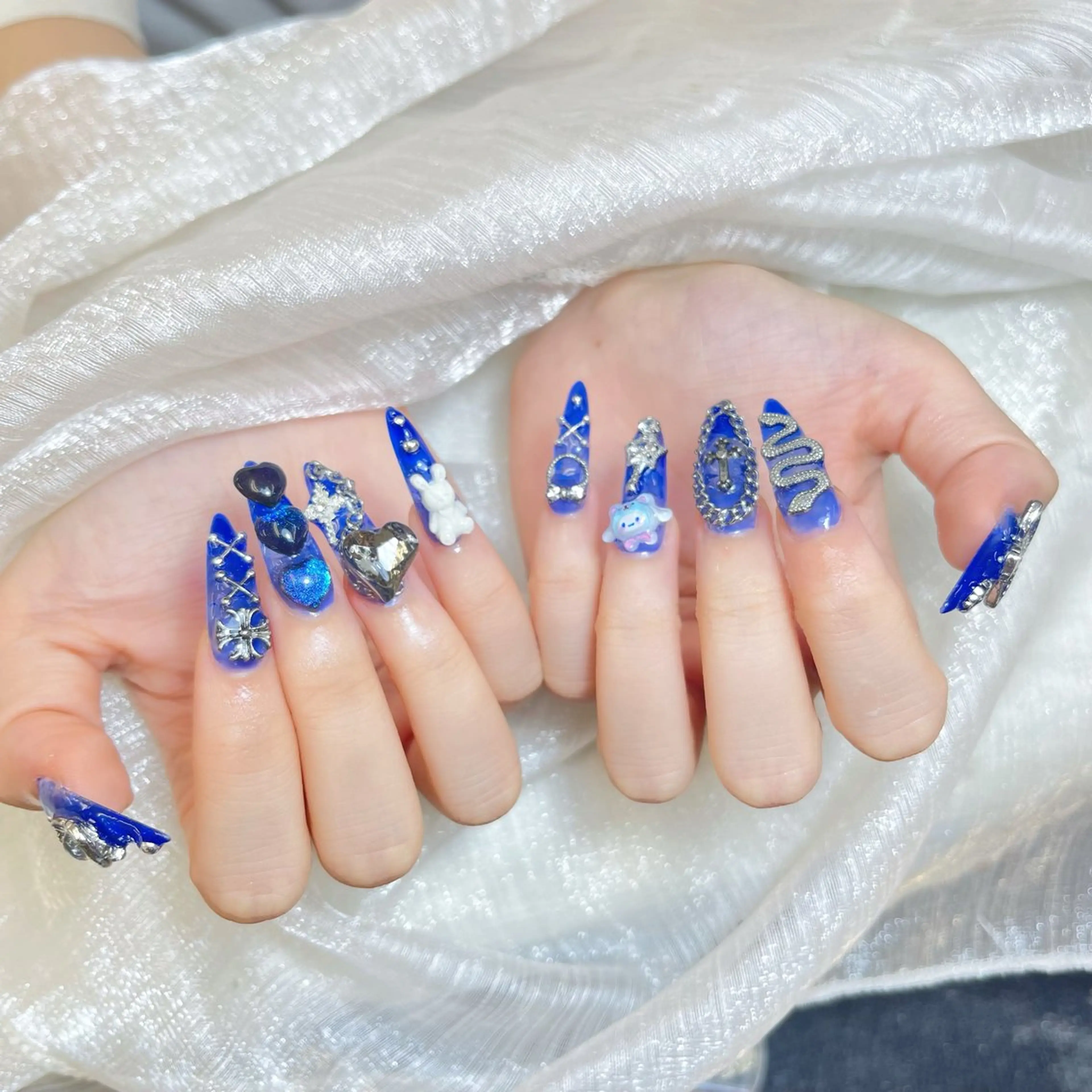 ネイル アートネイル グラデーション キラキラネイル ニュアンスネイル オフィスネイル ZUZU AMEE NAILのネイルデザイン