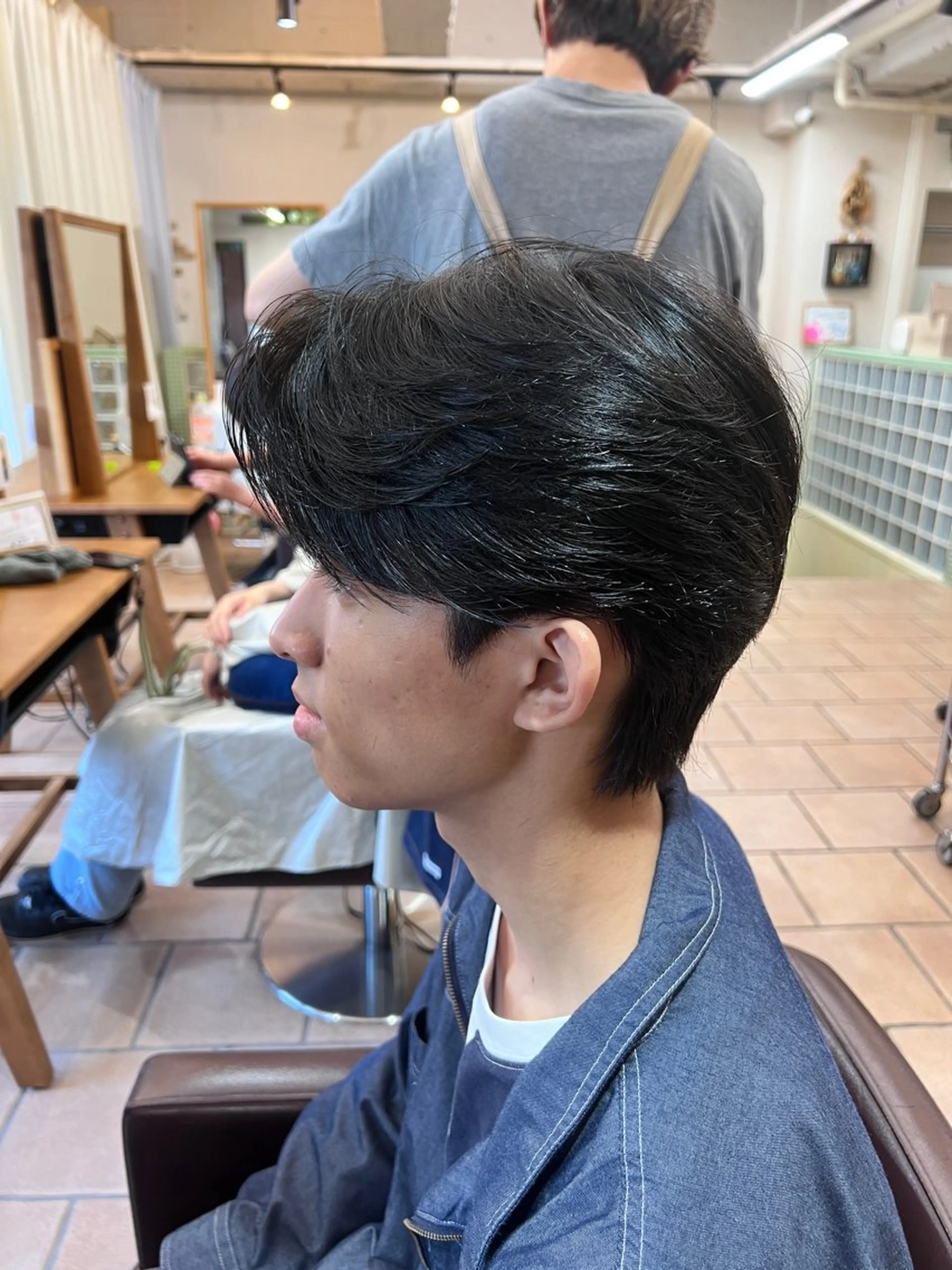 ミディアム パーマ メンズ ミディアムパーマ センターパート メンズ韓国風 メンズパーマ 韓国風ヘア カット パーマ メンズカットパーマ ✂️ JOYAのヘアスタイル