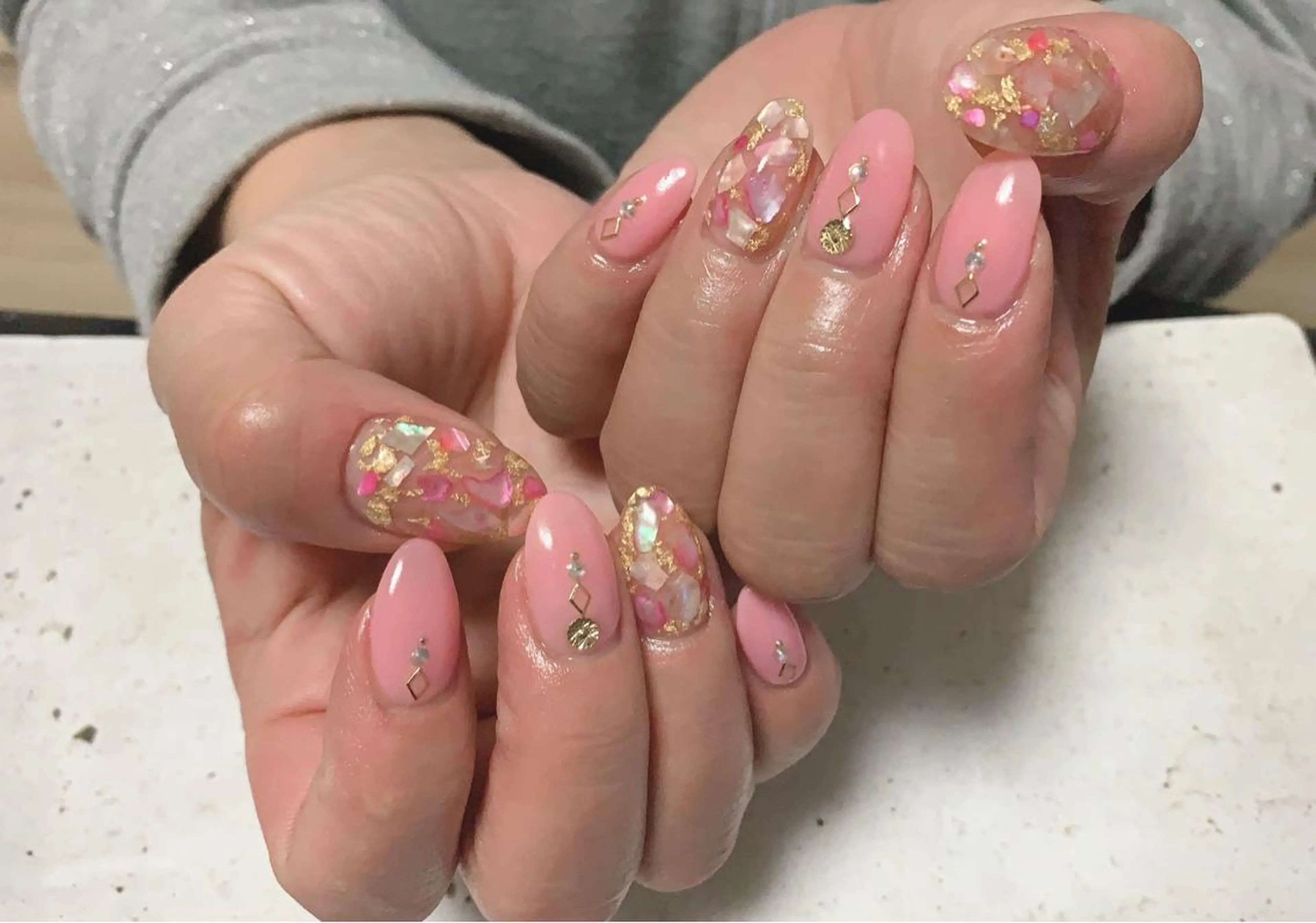 ネイル ストーンネイル nico.nico.mark NAIL所属・小林 梓のエステ・リラクイメージ