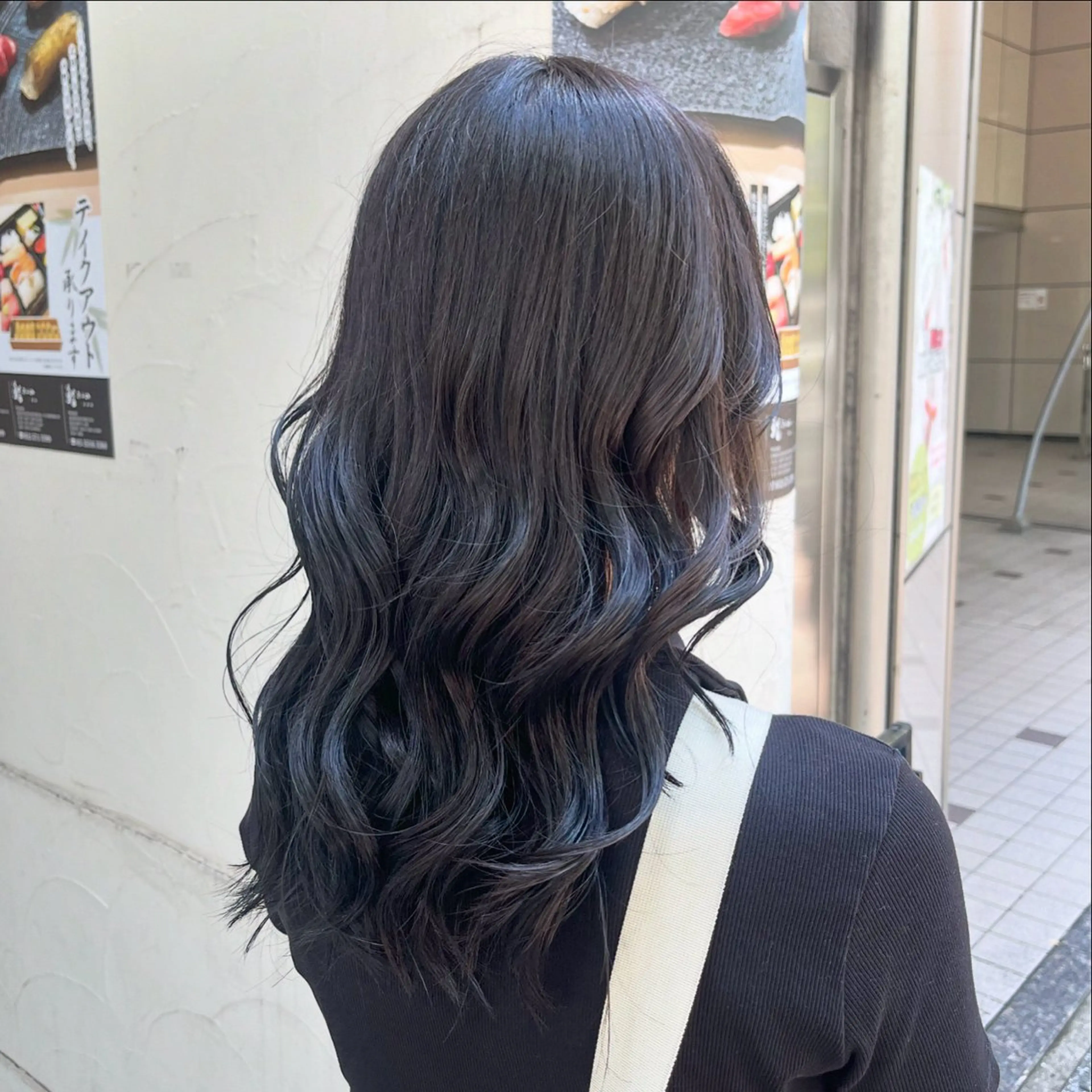 ロング 中山 優里のヘアスタイル