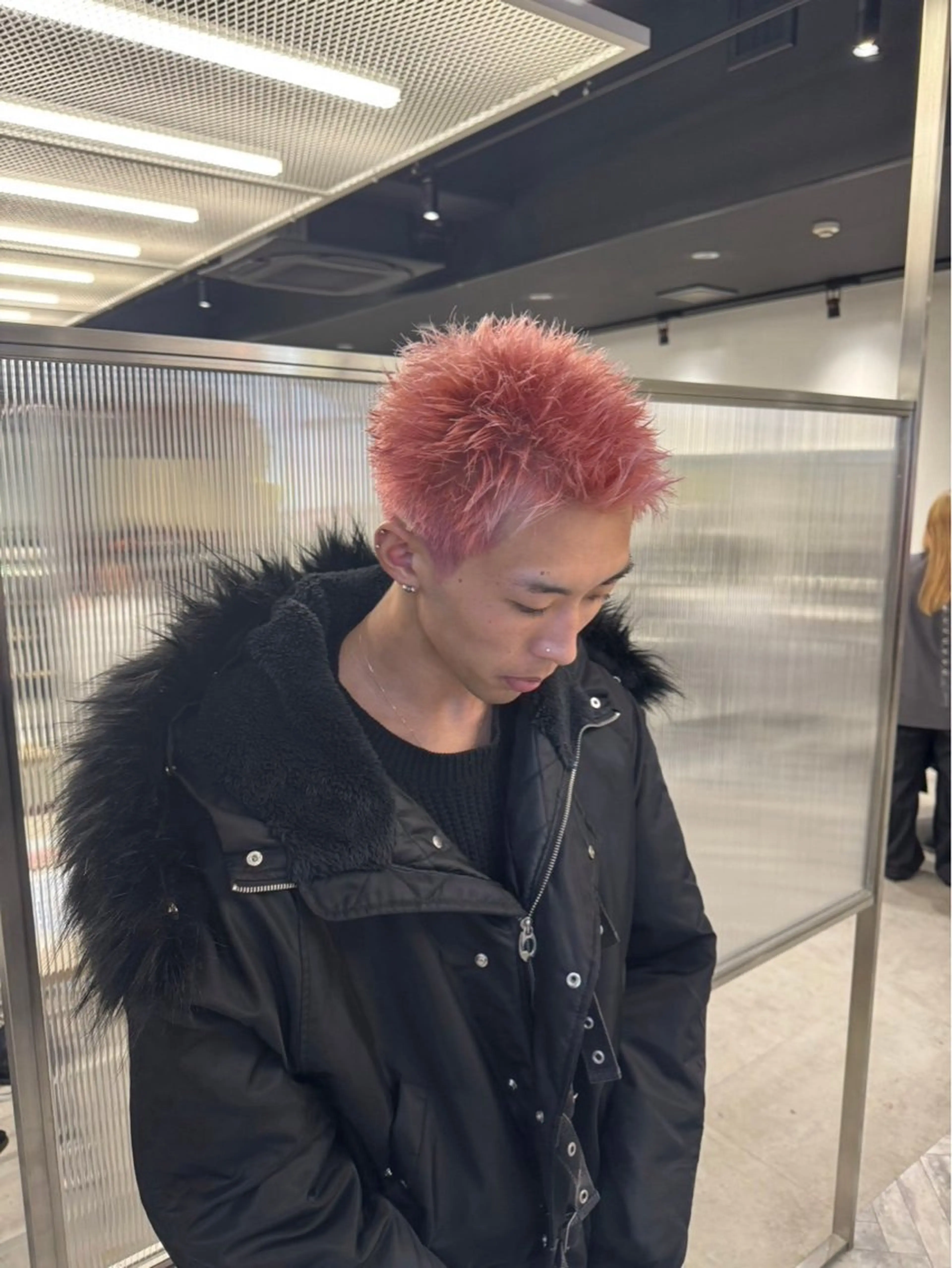 ショート カラー メンズ メンズバレイヤージュ メンズブリーチ メンズハイライト メンズハイトーン メンズインナーカラー カット ヘアカラー シャドウパーマ/ ルーズパーマ/メンズのヘアスタイル