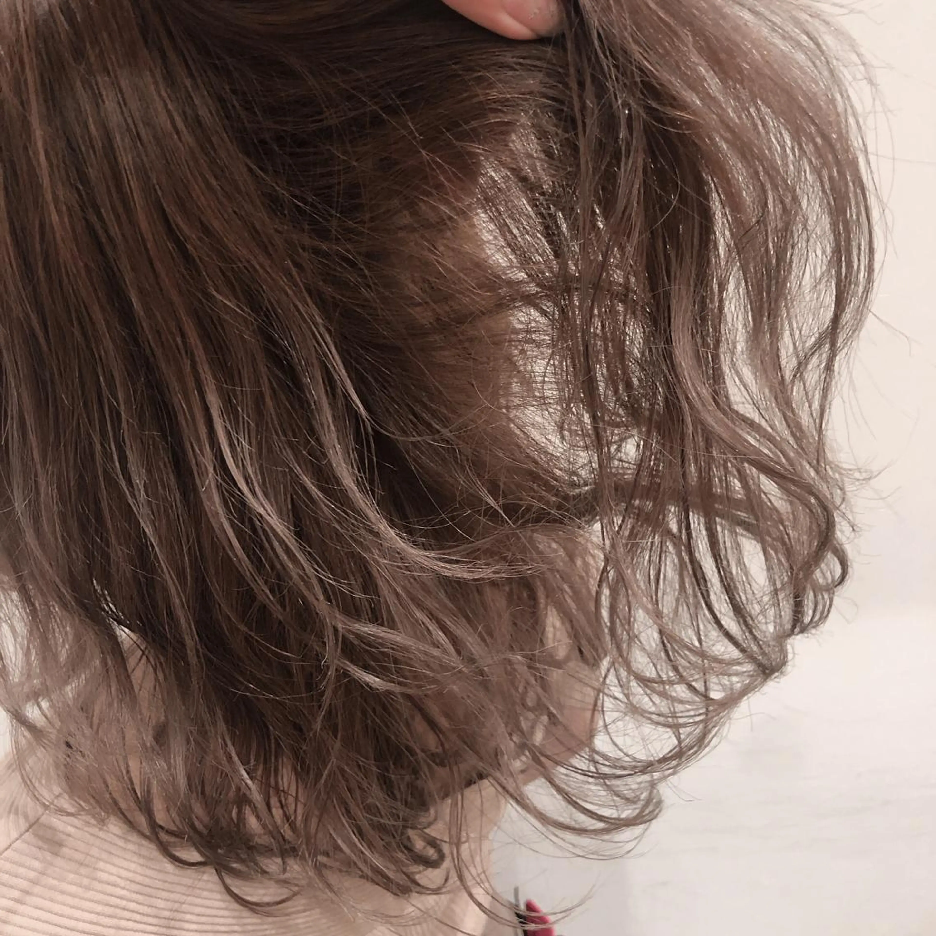 セミロング カラー ベージュカラー ハイトーンカラー ラベンダーカラー ラベンダーベージュ 落合　眺 (オチアイ　ノゾミ)のヘアスタイル