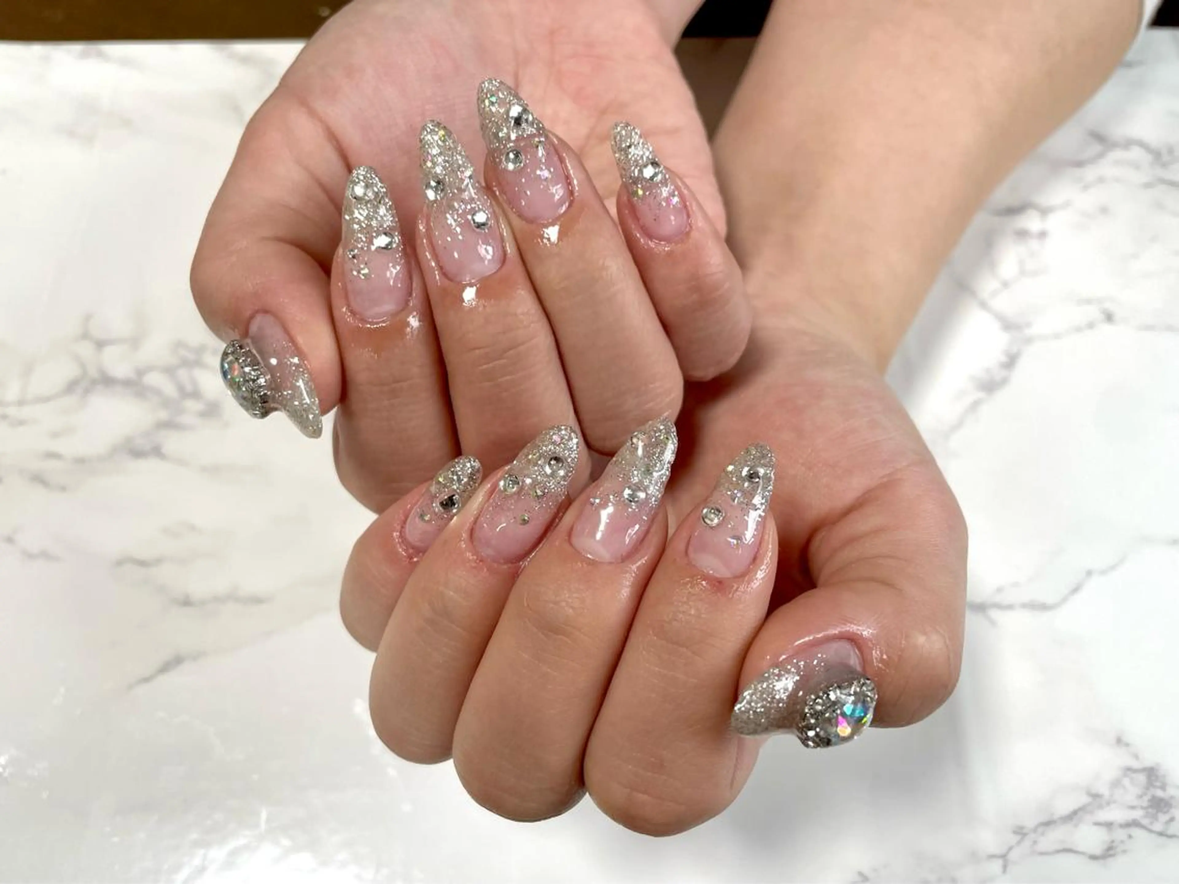 ネイル グラデーション キラキラネイル ラメ(グリッター) ラメグラデーション ハンドネイル PｰPOP所属・青木 ひろえのネイルデザイン