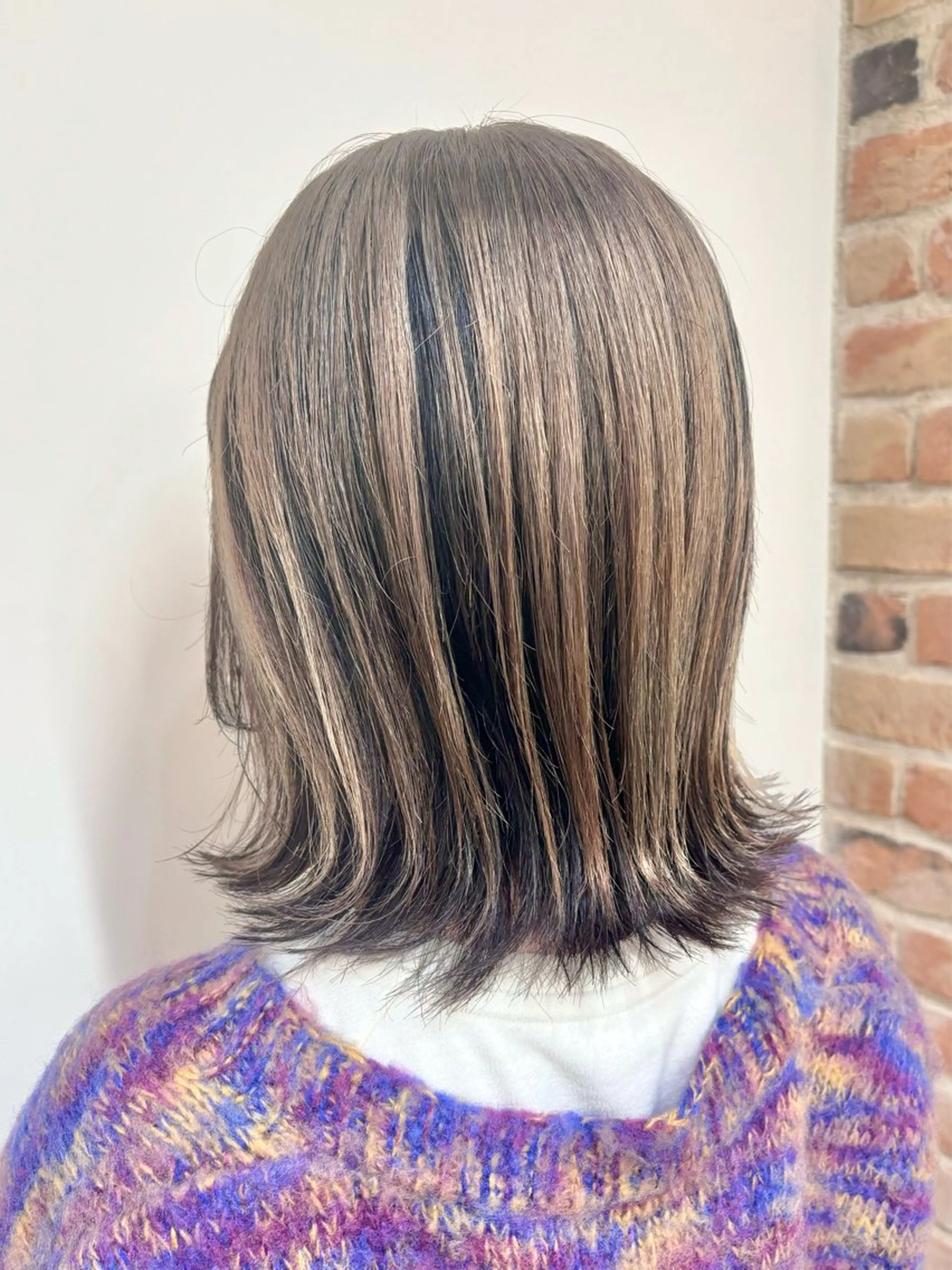 ミディアム カラー 古川 琴美のヘアスタイル