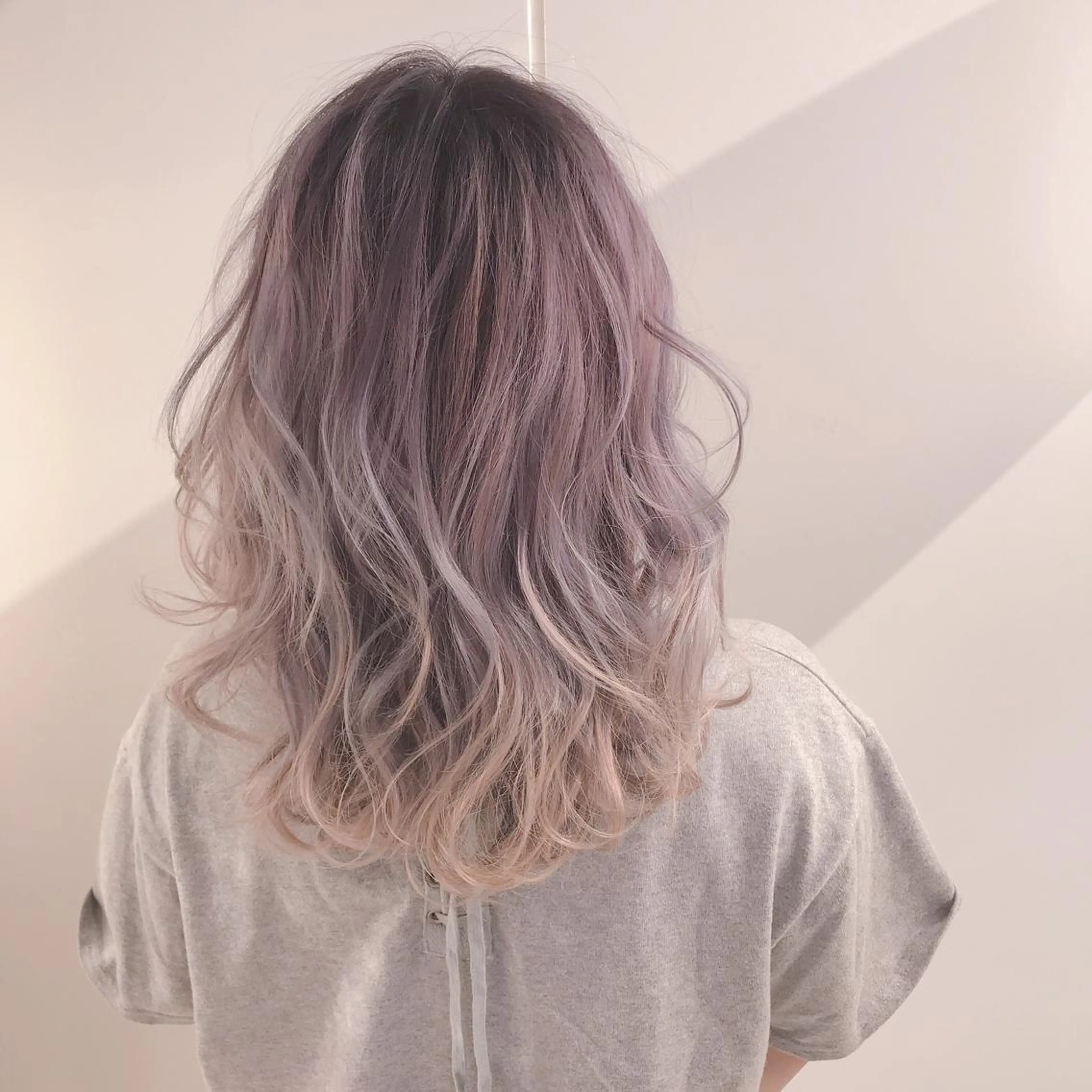 ミディアム カラー バレイヤージュ ダブルカラー ラベンダーカラー レイヤーカット neuk所属・入木田 駿佑のその他イメージ