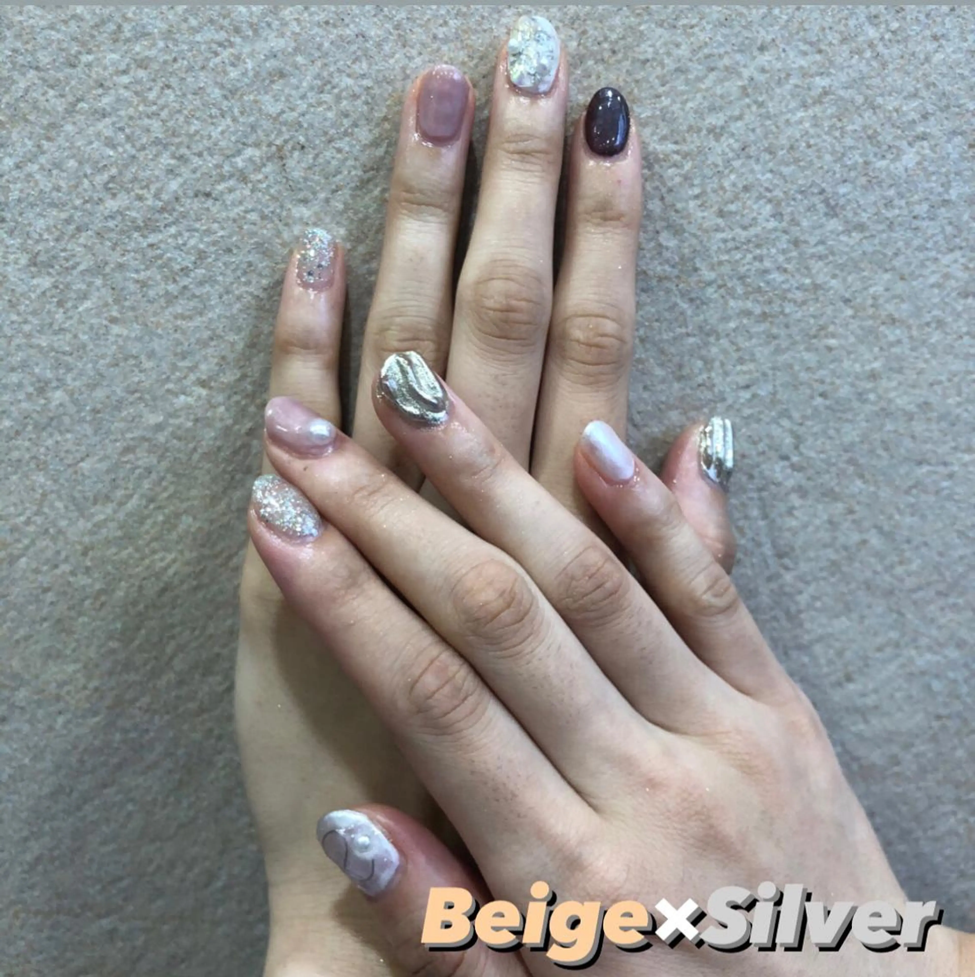 カラー ヘアアレンジ ネイル ベージュカラー シルバー シルバー チャンモリパーマ/韓 国/Minami🦋のヘアスタイル