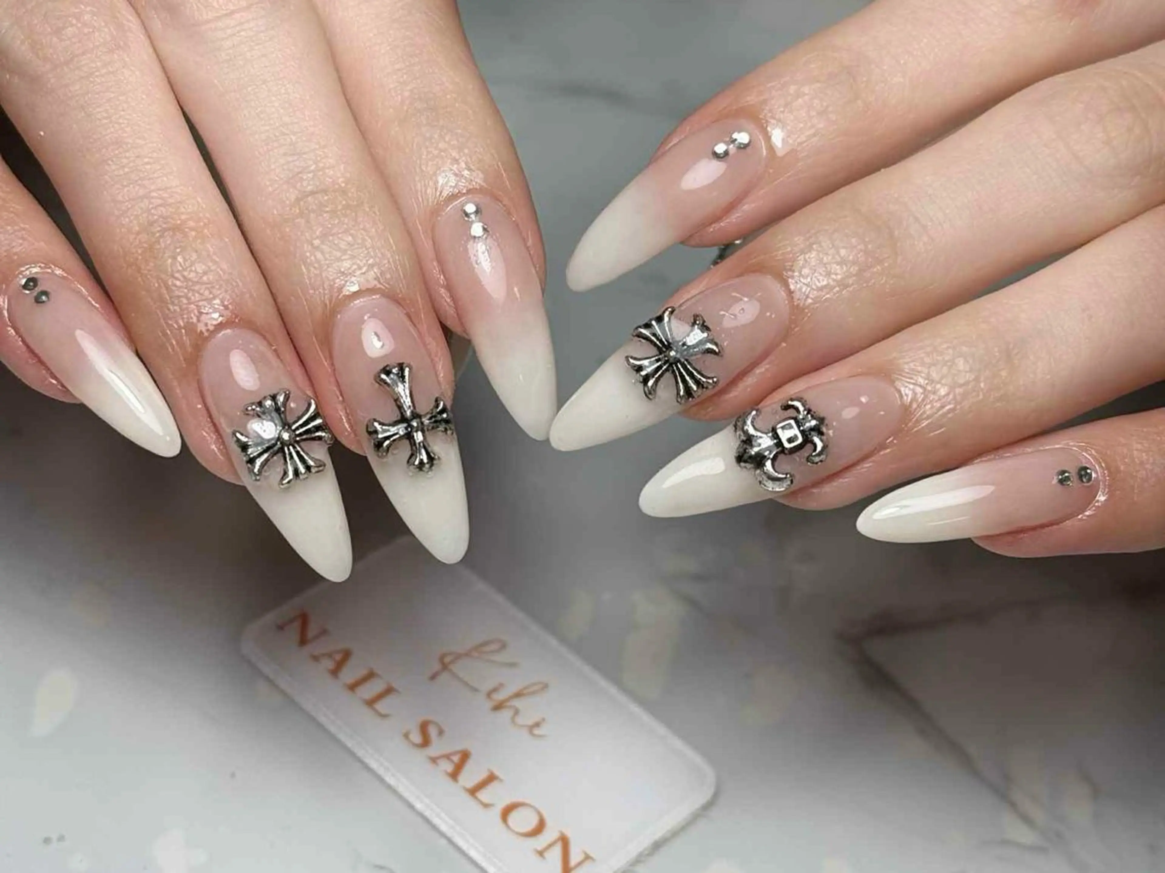 ネイル アートネイル フレンチネイル ジェルネイル グラデーション 韓国ネイル さくら💮💮 【オフ無料】のネイルデザイン