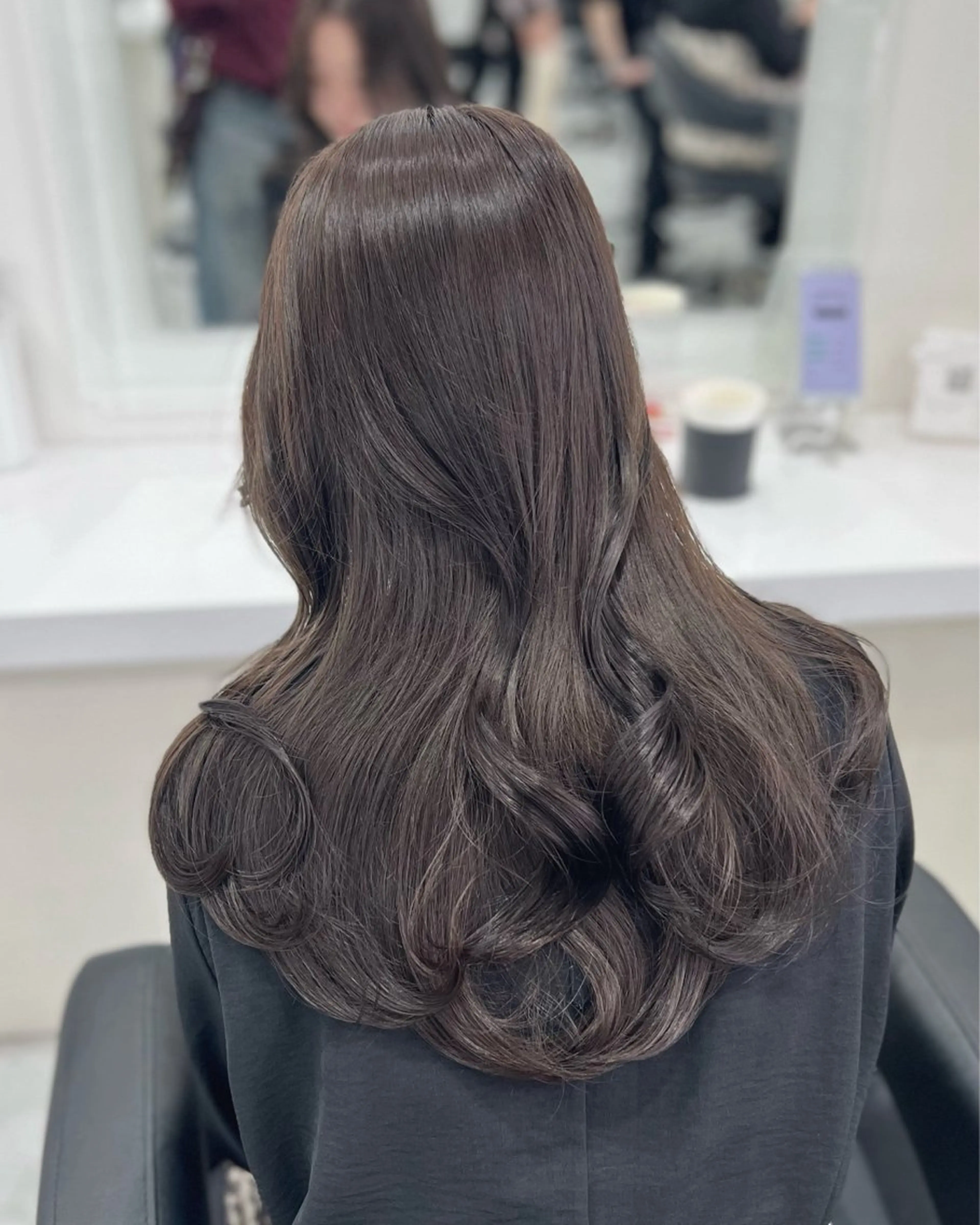 ロング カラー オリーブカラー🫒 レイヤーカット✂︎のヘアスタイル
