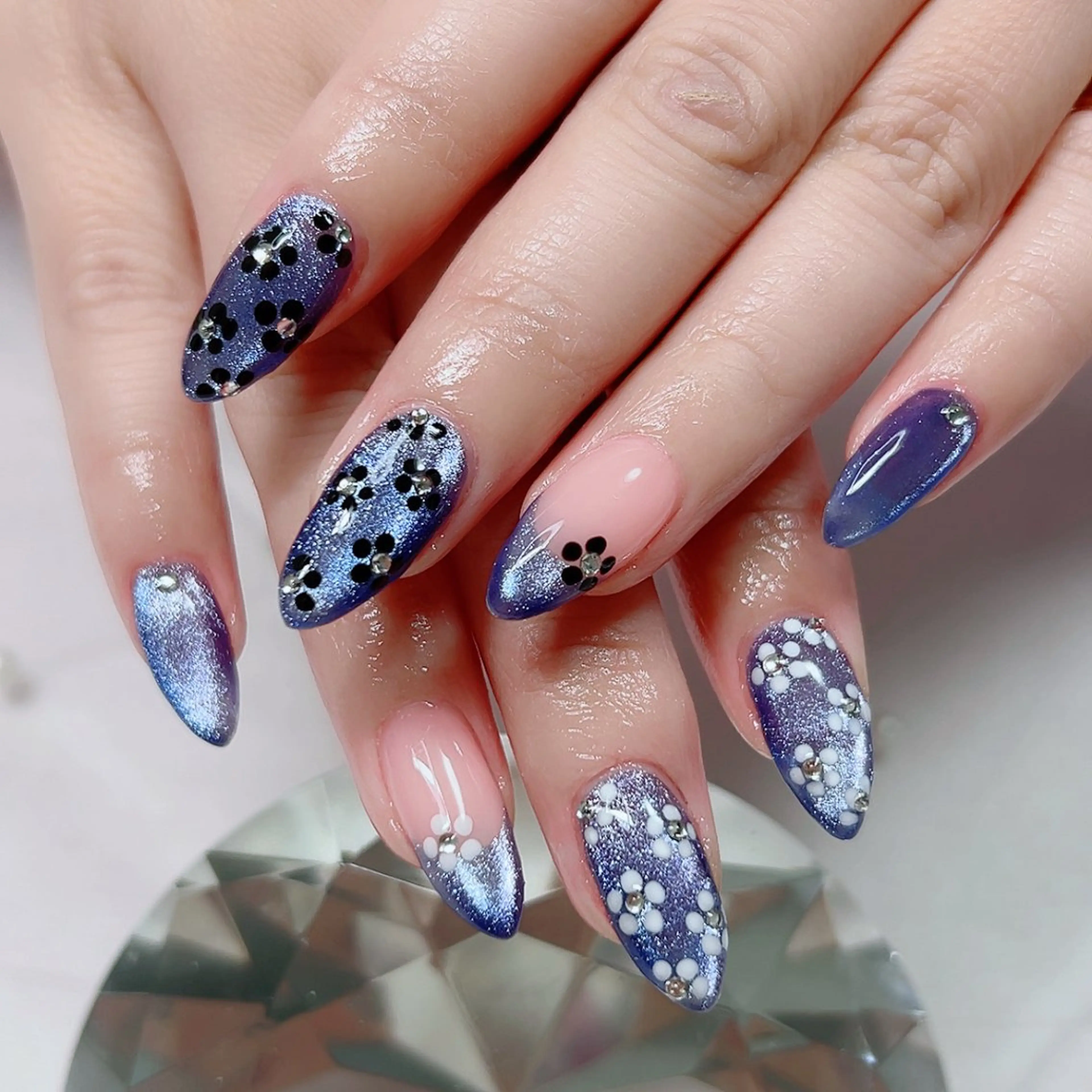 ネイル ブルー フレンチネイル マグネットネイル 春ネイル Cute Tips nailのネイルデザイン