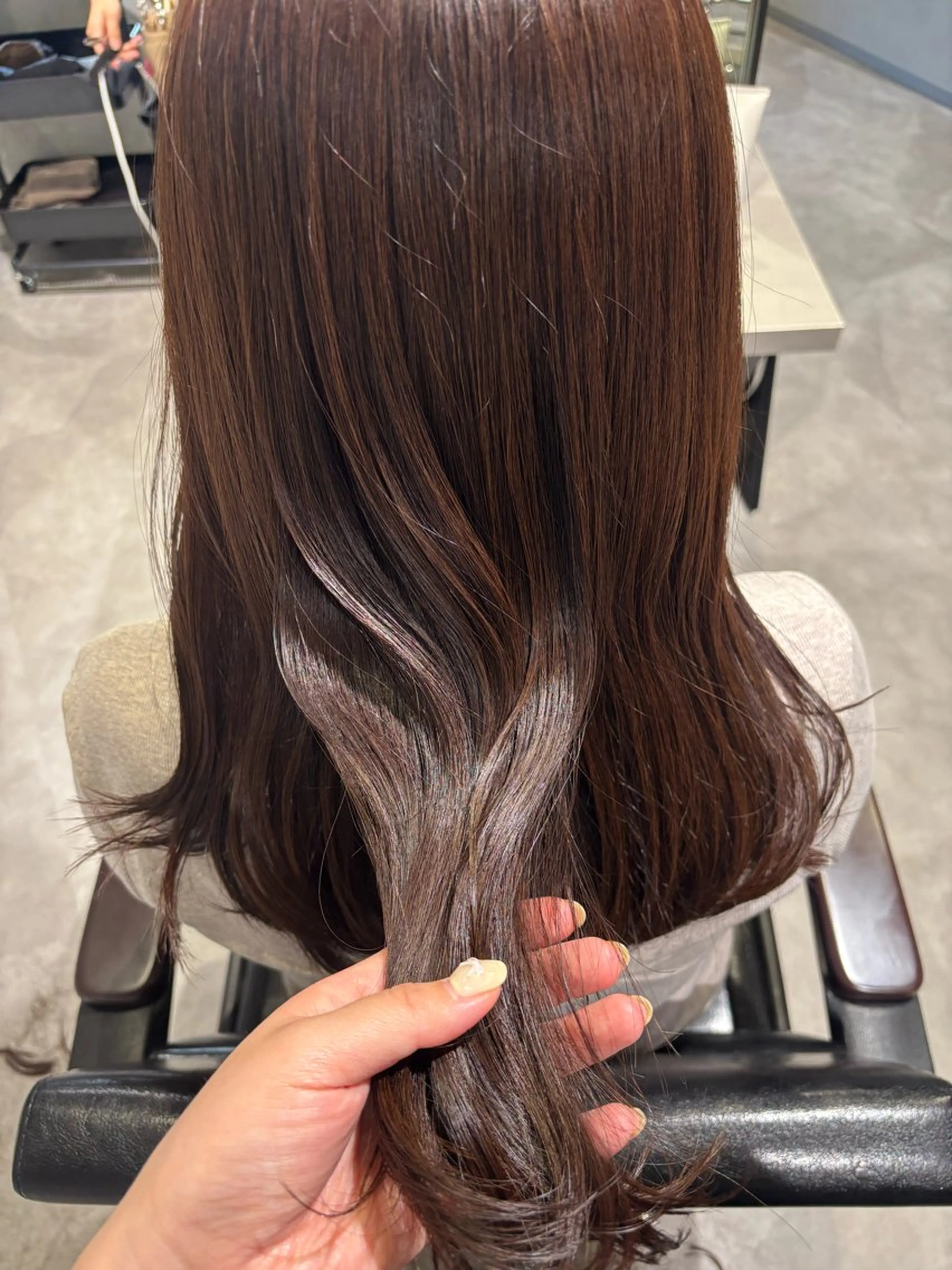 〈〈 平日限定 〉〉似合わせカット＋艶カラーの写真