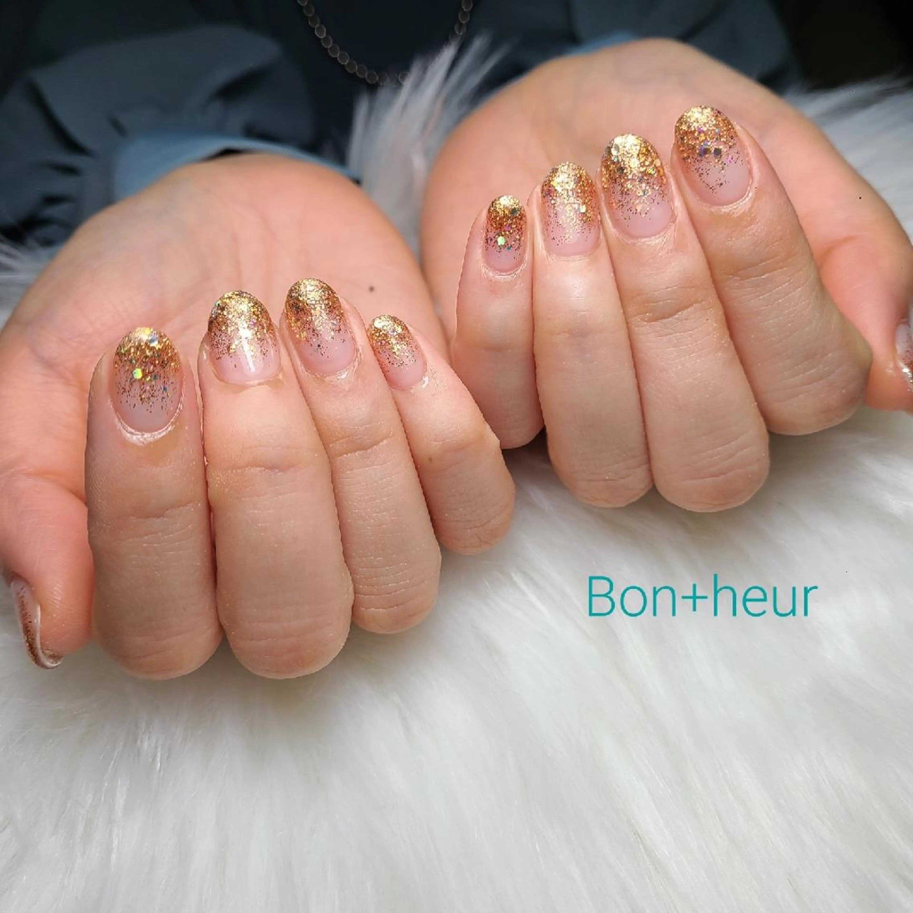 ネイル ジェルネイル ゴールド グラデーション ラメ(グリッター) ラメグラデーション 宮口 紗子のネイルデザイン