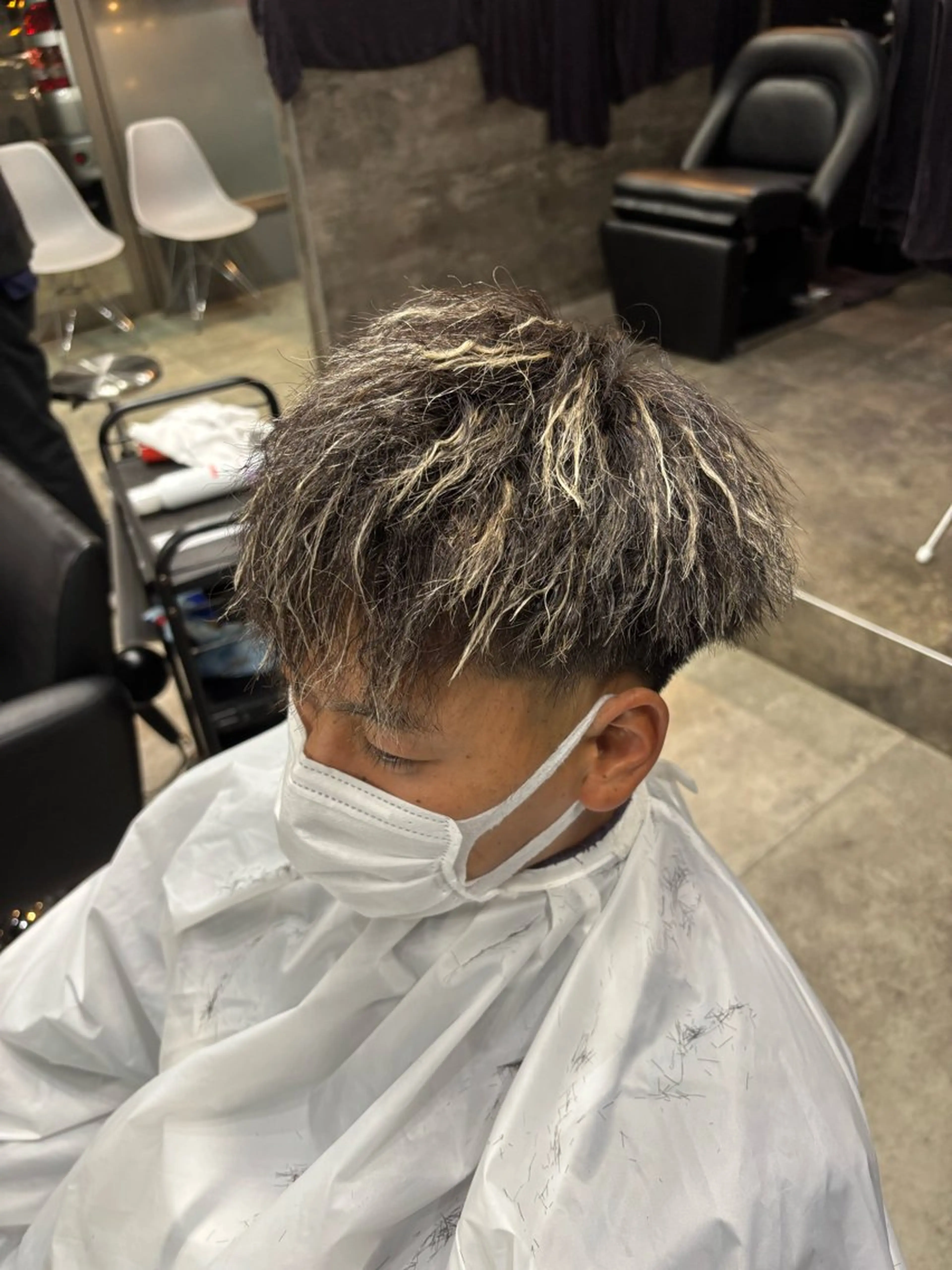 ショート カラー パーマ メンズ メンズハイライト ハイライトカラー ハイライト カット ヘアカラー ✂︎GLITTER ✂︎東ヶ崎　湧✂︎のヘアスタイル