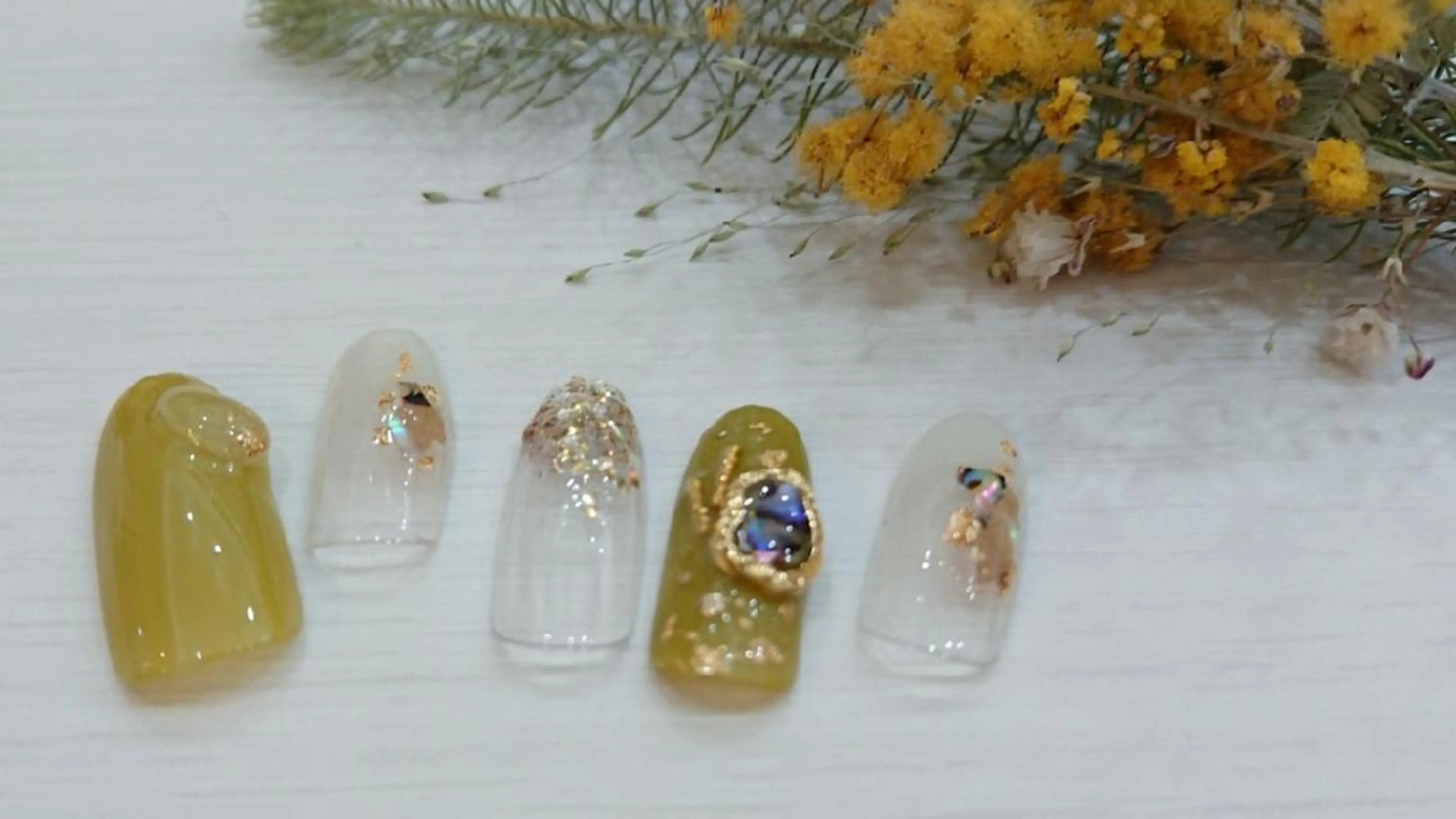 ネイルデザイン4本(持ち込み可)オフ込みの写真