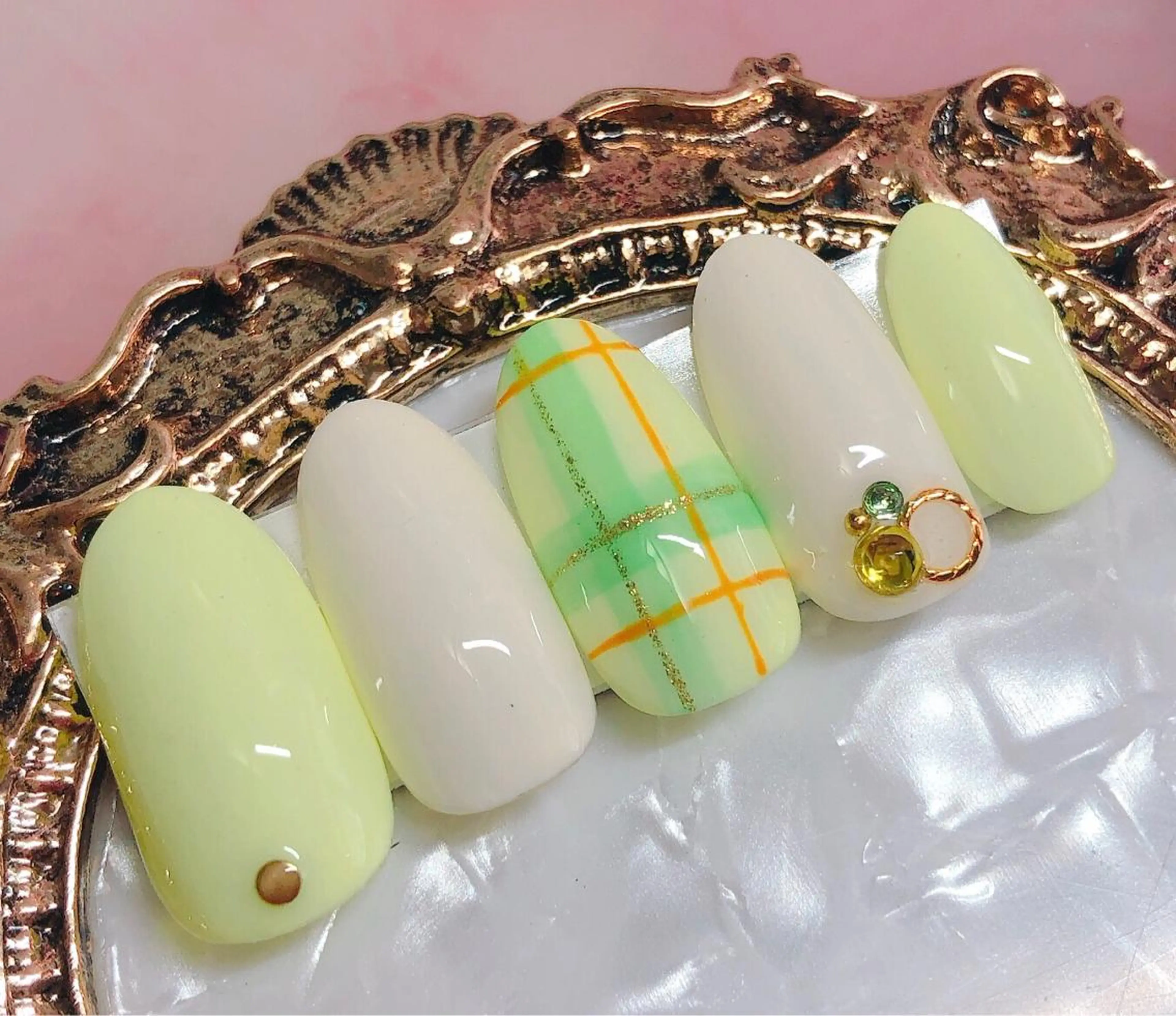 ネイル ハンドネイル CROWN プライベートサロンのネイルデザイン