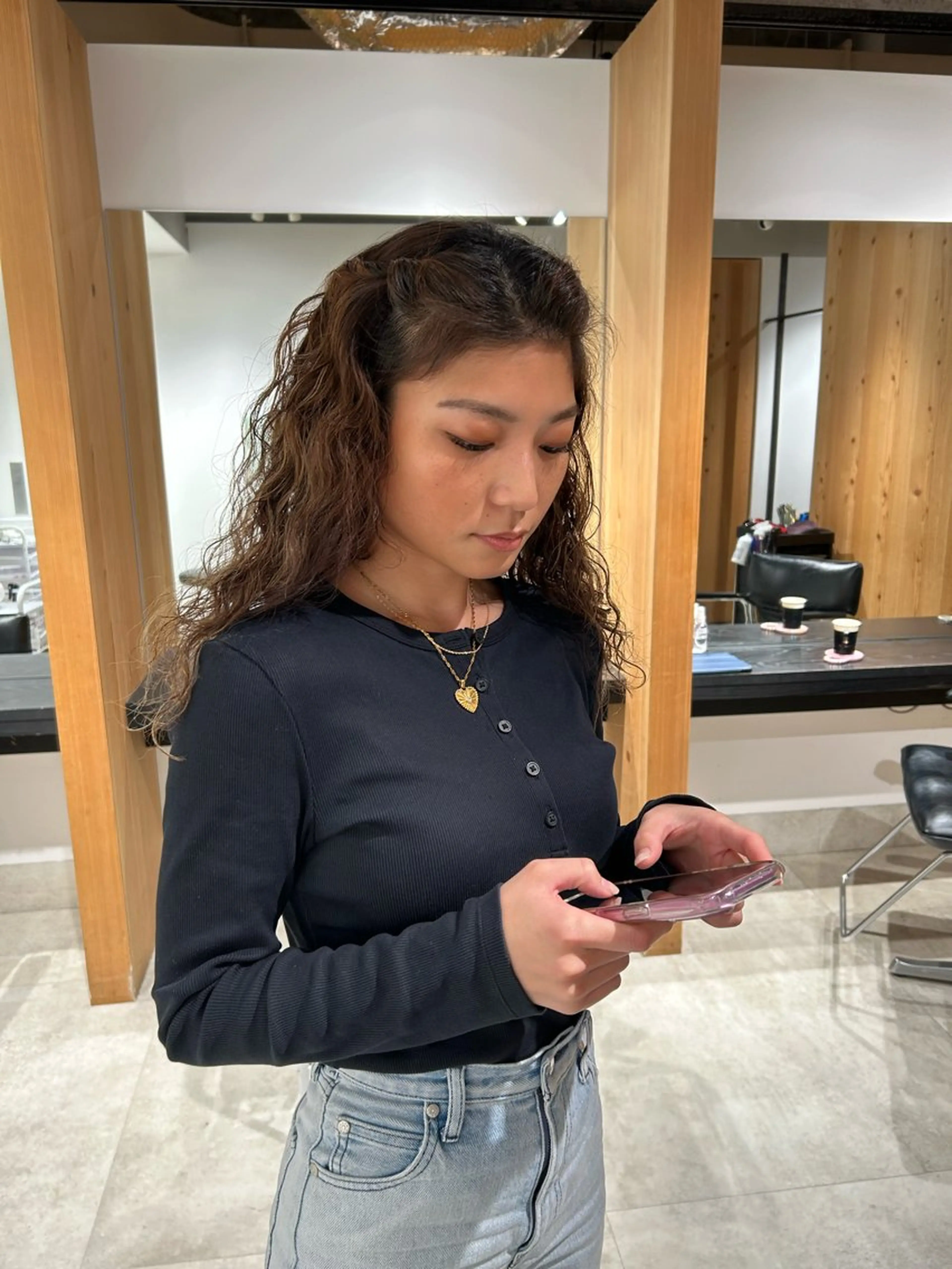 ミディアム パーマ ミディアムパーマ スパイラルパーマ カット ヘアカラー パーマ トリートメント ヘッドスパ ヘアセット GO TODAY  SHAIRE  SALON   渋谷モディ所属・スキバサミを使わない カット🌼唯🌼のヘアスタイル