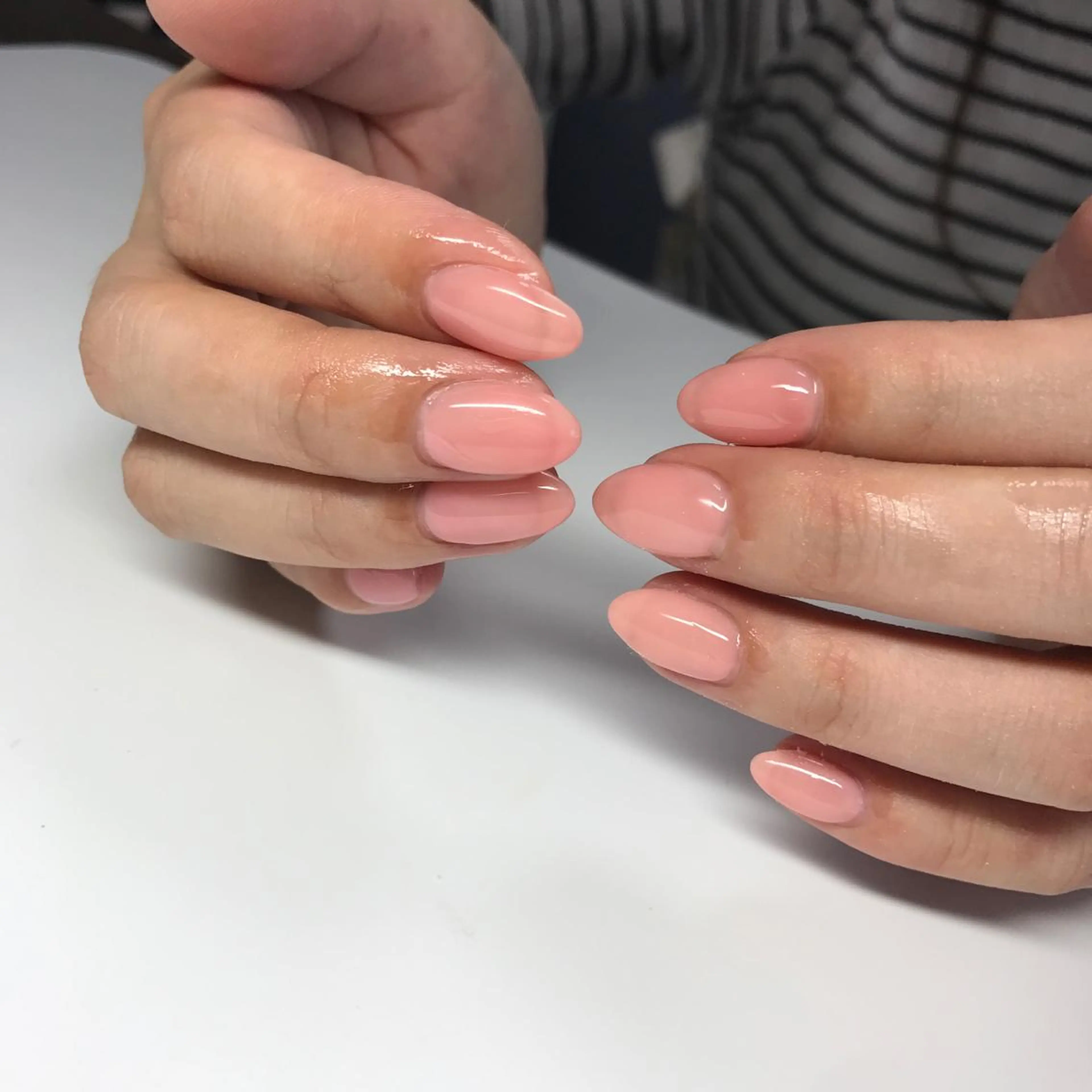 ネイル ワンカラーネイル 《カメレオン》 西田美輝のヘアスタイル