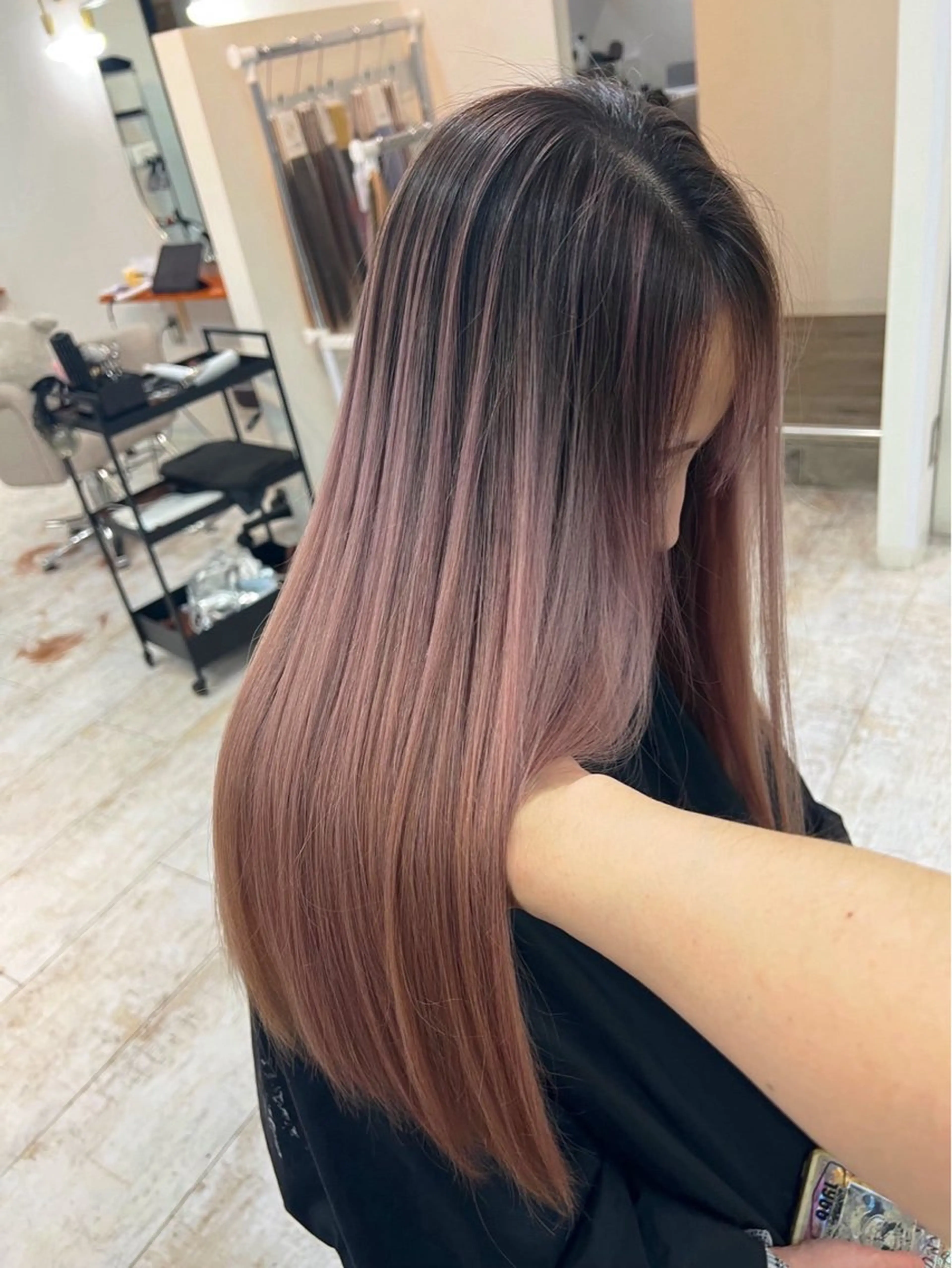 ロング カラー バレイヤージュ ベージュカラー ピンクカラー ピンクベージュ レイヤーカット ヘアカラー トリートメント ROBIN所属・指名数No.1 /NAOYAのヘアスタイル