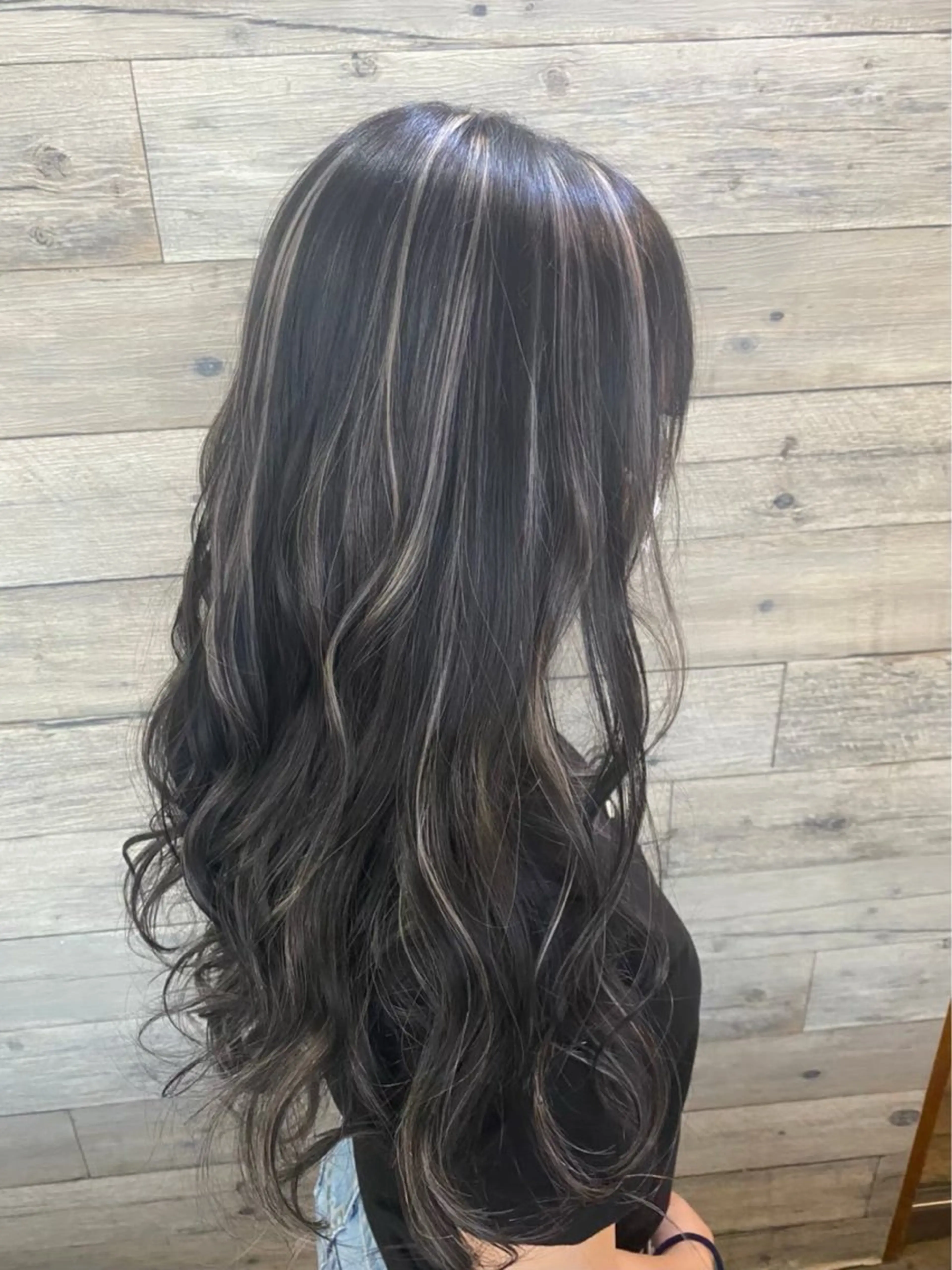 ロング カラー ハイライトカラー ハイライト ヘアカラー Hairmakefox所属・五十嵐航斗 ハイトーンのヘアスタイル