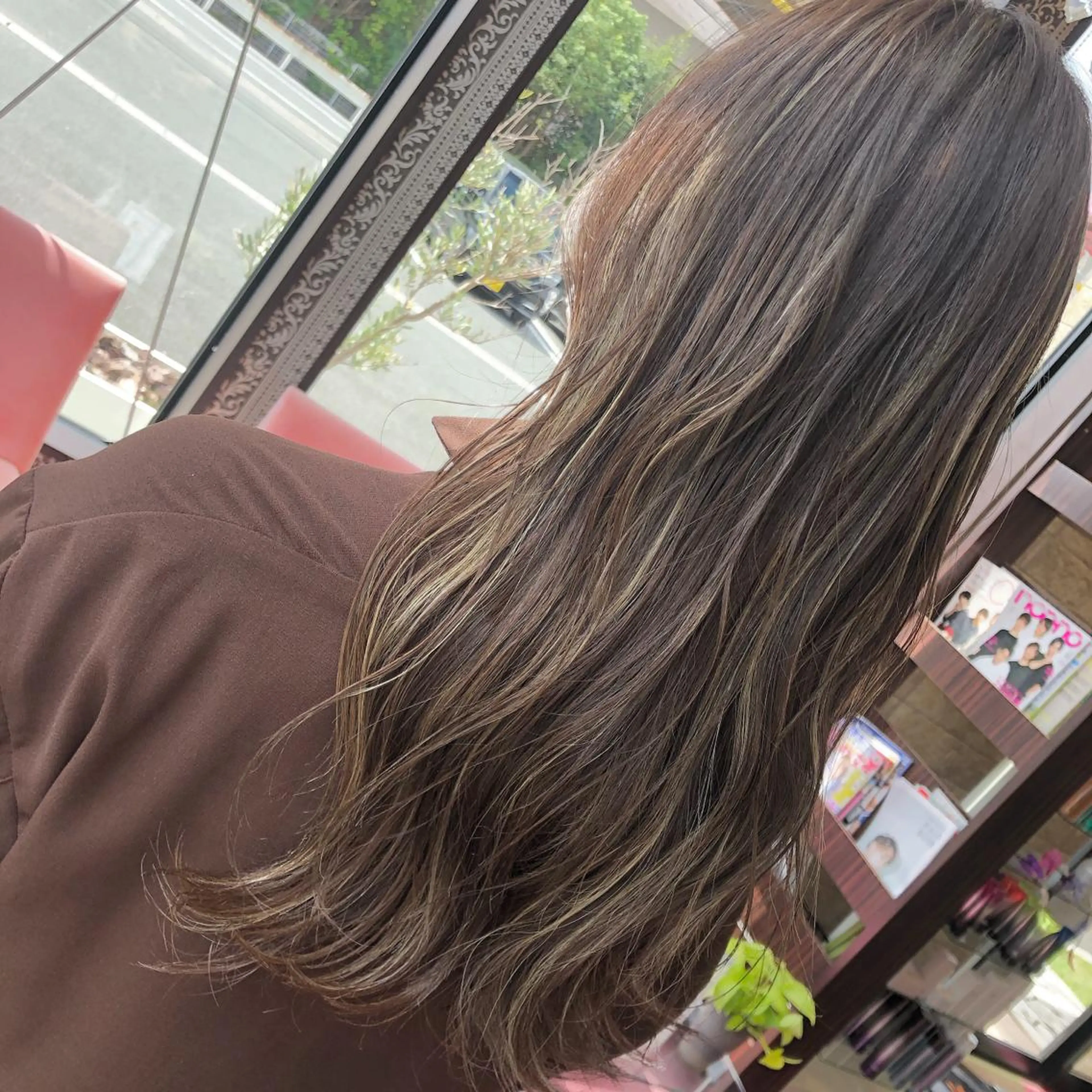 セミロング カラー 松永 果菜のヘアスタイル