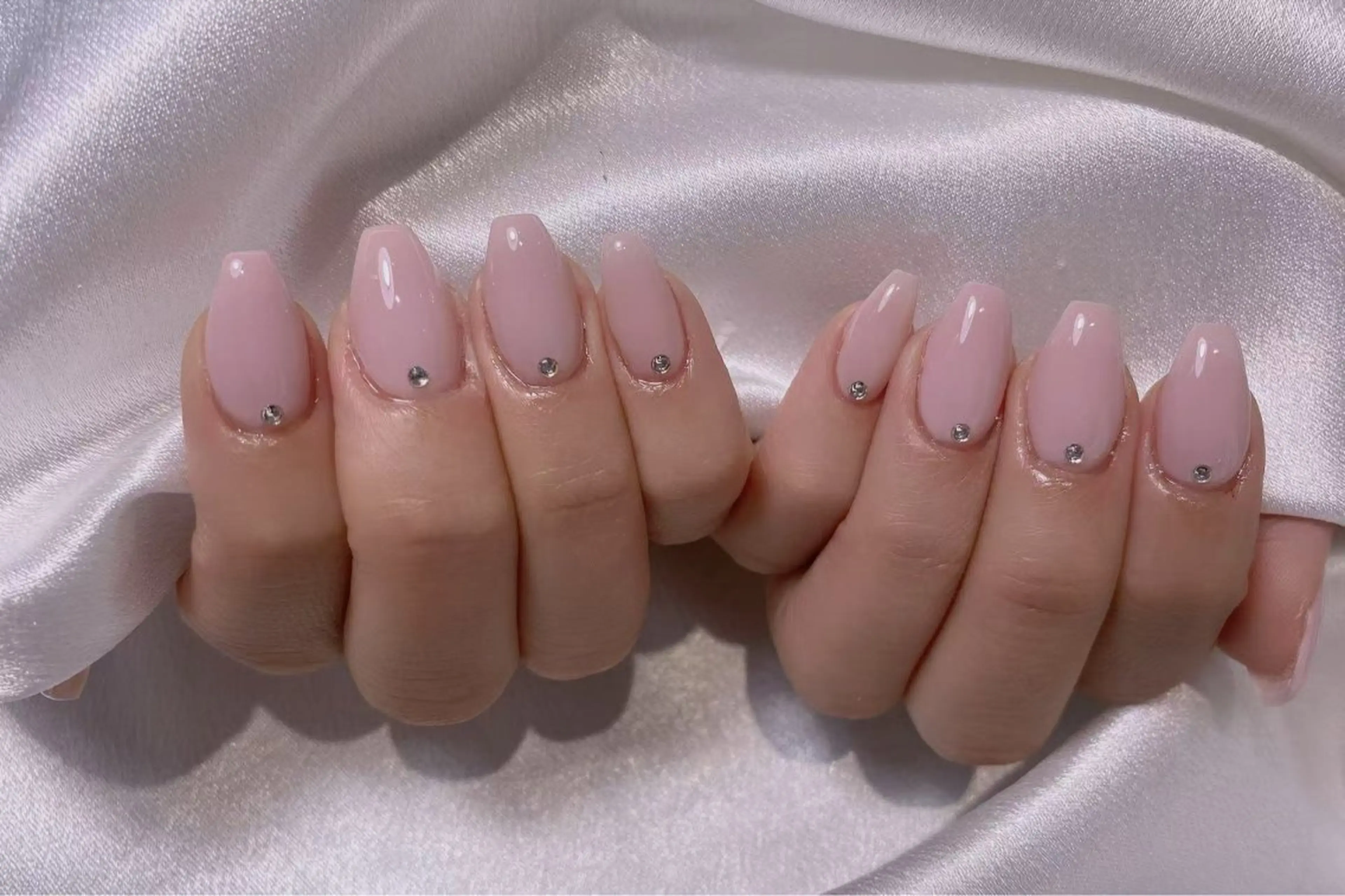 ネイル ブルー チークネイル フレンチネイル ジェルネイル ハート ハンドネイル 美爪パラジェル導入店 Sunnilyのネイルデザイン