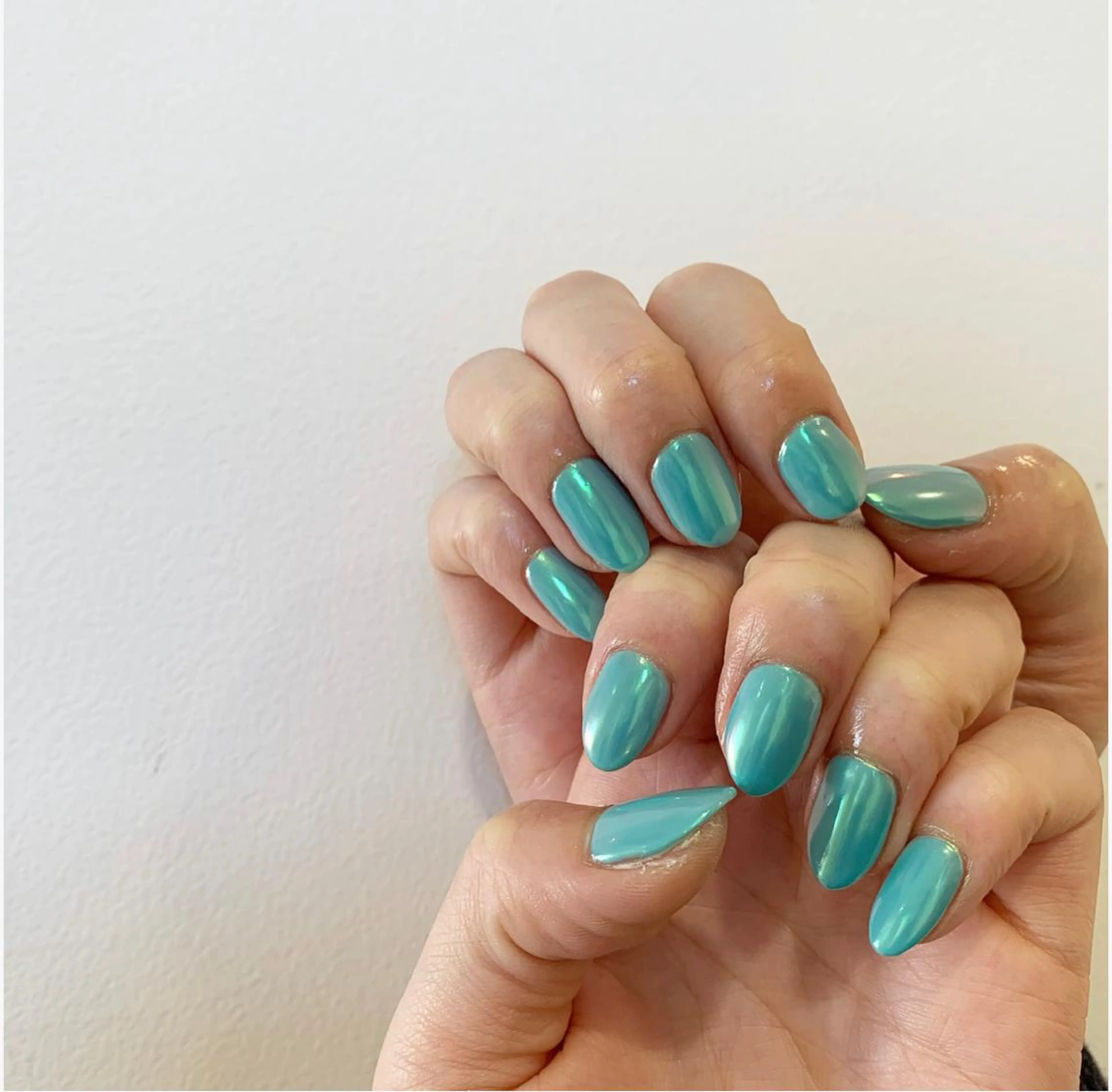 ネイル オーロラネイル ブルー 佐藤 穂乃香のネイルデザイン