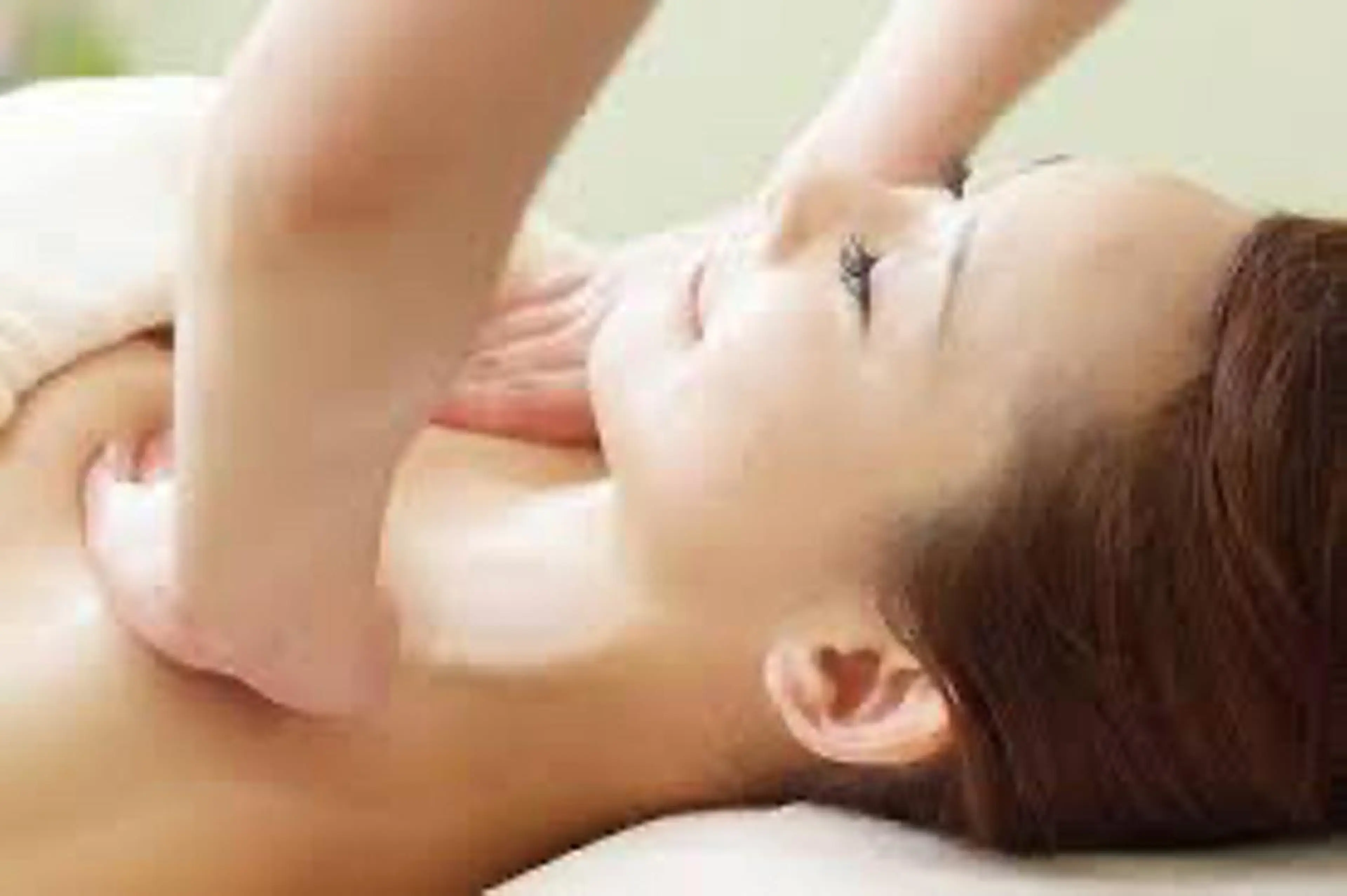 【女性限定】肩コリあるセラピストが考案！デコルテリンパ流し40分の写真