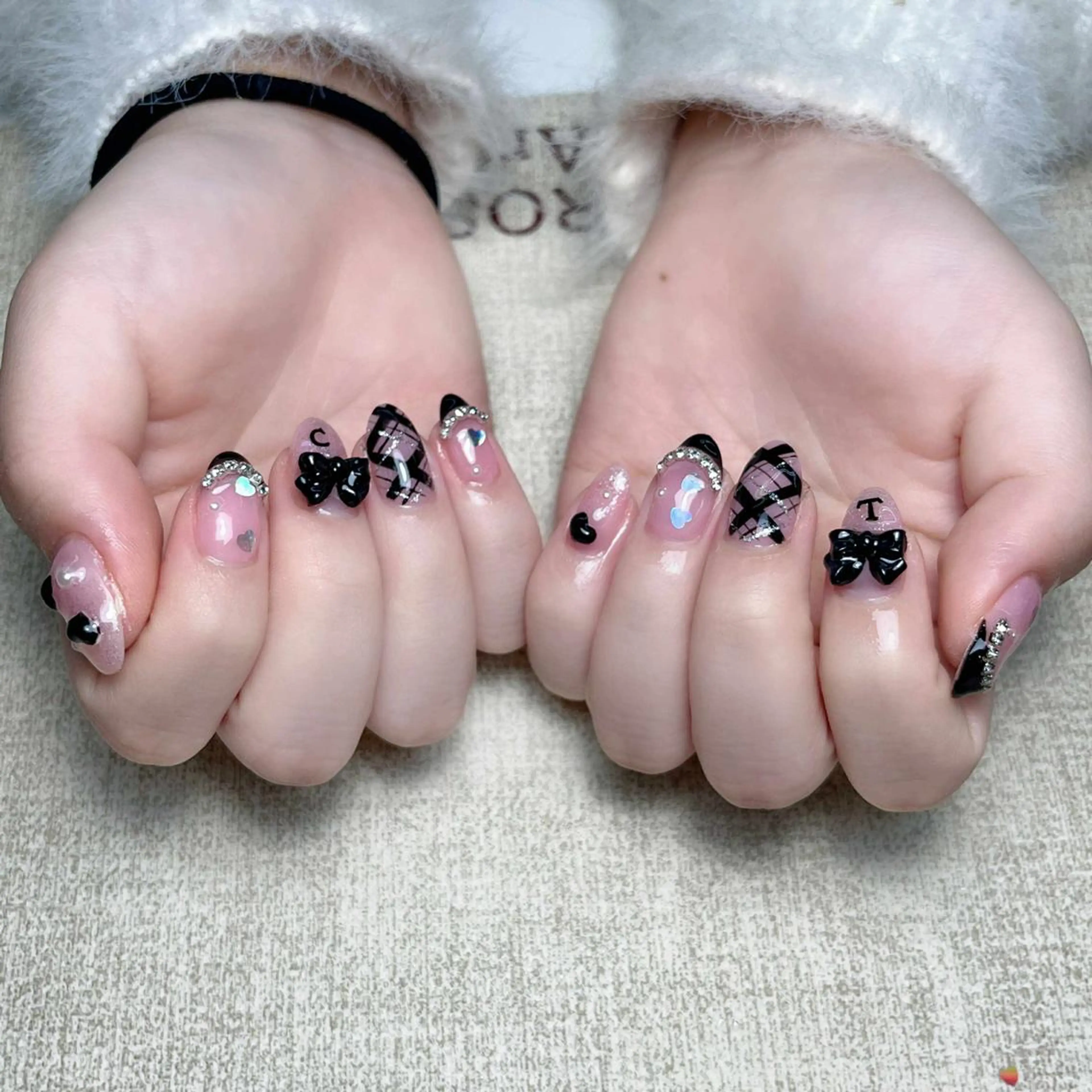 ネイル アートネイル ブラウン ジェルネイル ゴールド キラキラネイル ハンドネイル Nova Nail Shinsaiのネイルデザイン