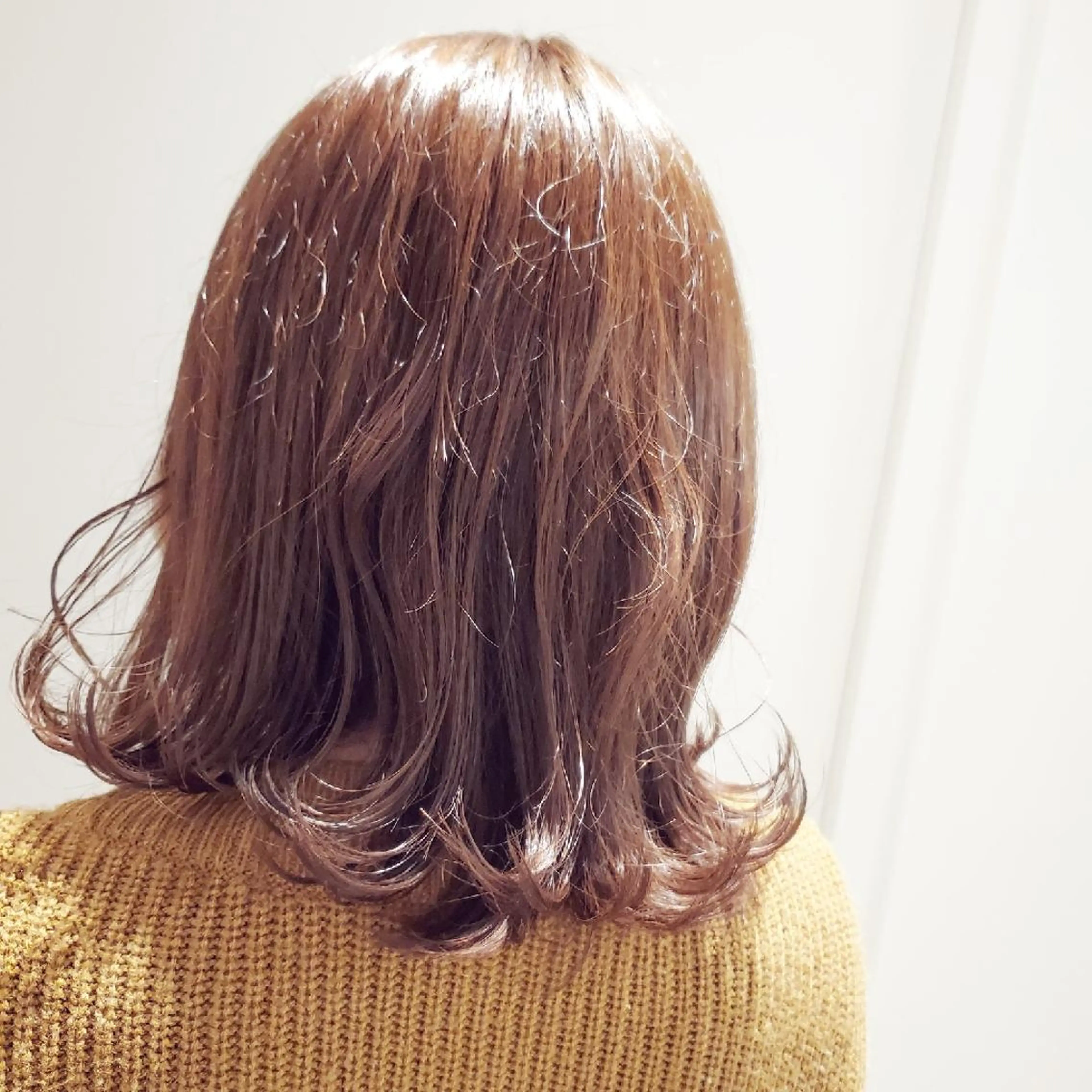 ミディアム アッシュ 中山 凪沙のヘアスタイル