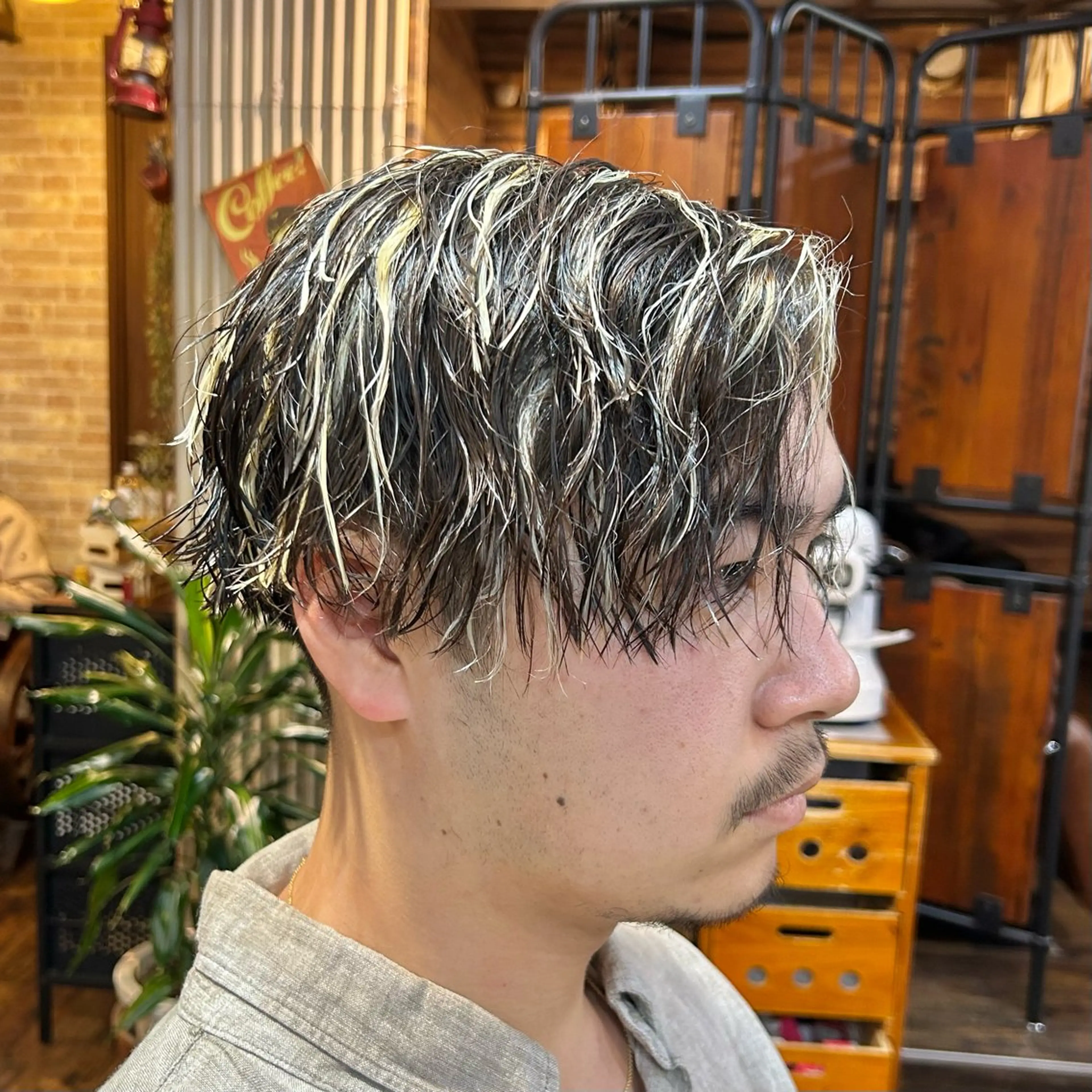 ショート カラー パーマ メンズ カット ヘアカラー パーマ トリートメント ツイスパ/メンズ特化 🦋𝑺𝑶𝑵𝑬の眉毛・アイブロウイメージ