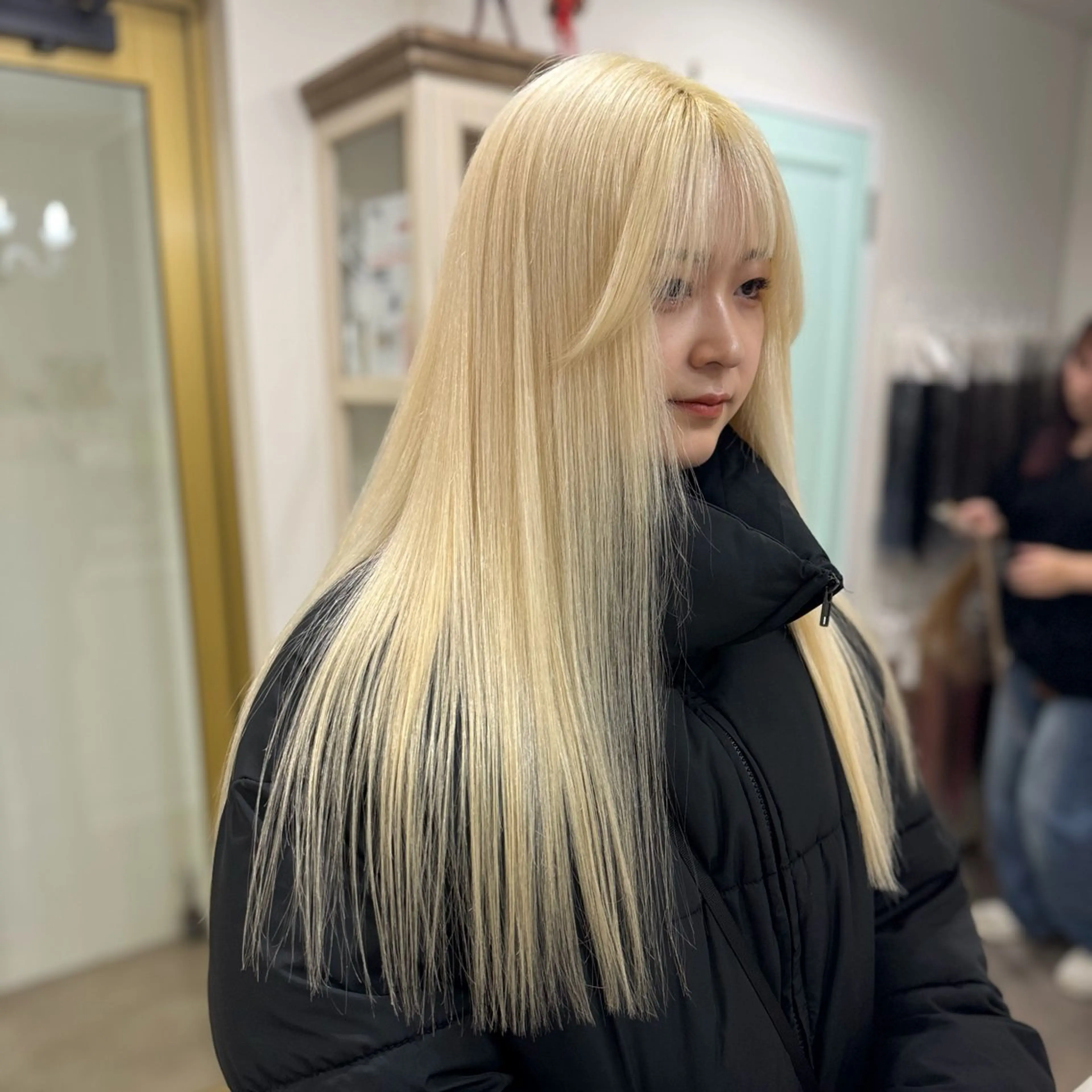 ロング ORIKA 美容室のヘアスタイル