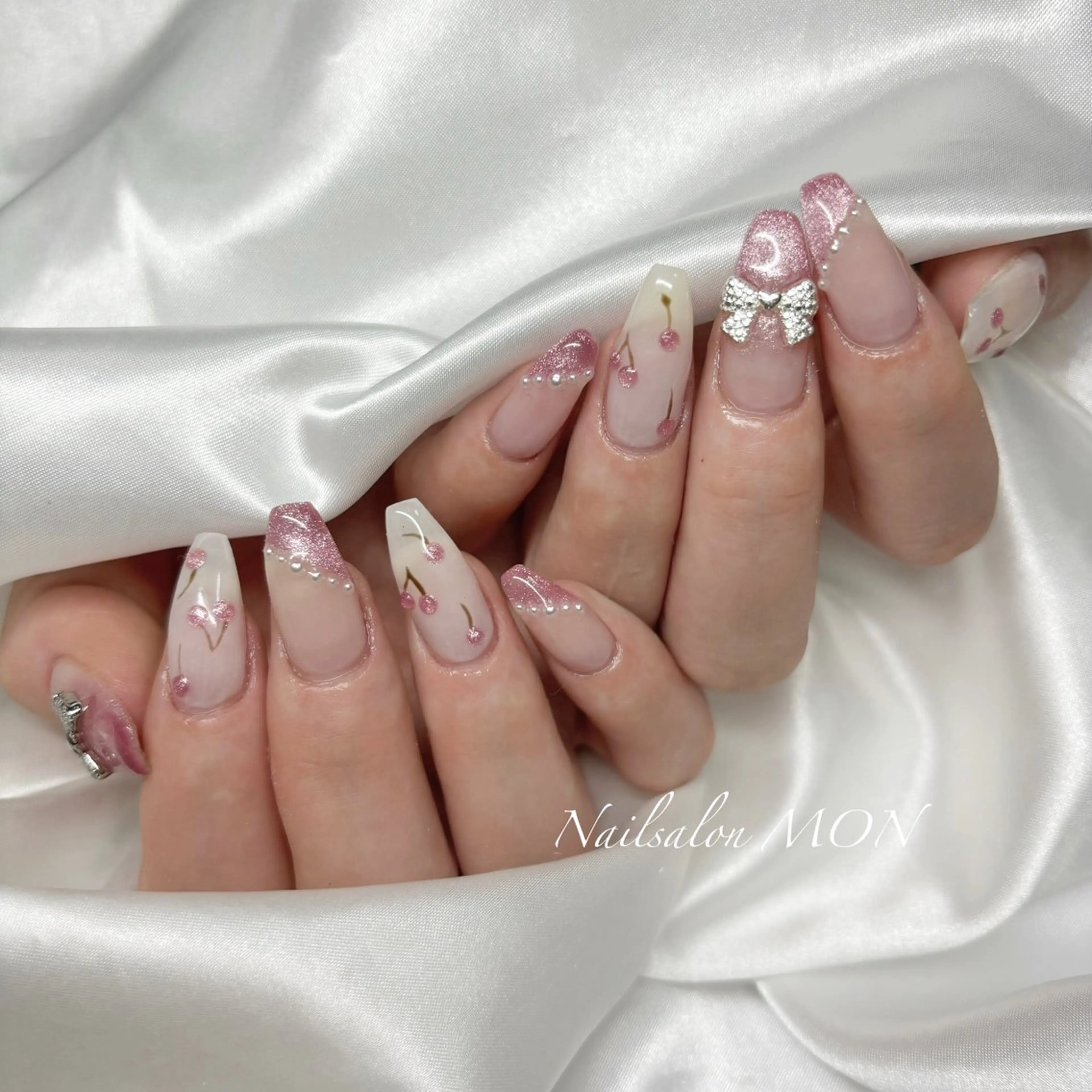 ネイル ストーンネイル ハンドネイル Nailsalon MONのネイルデザイン