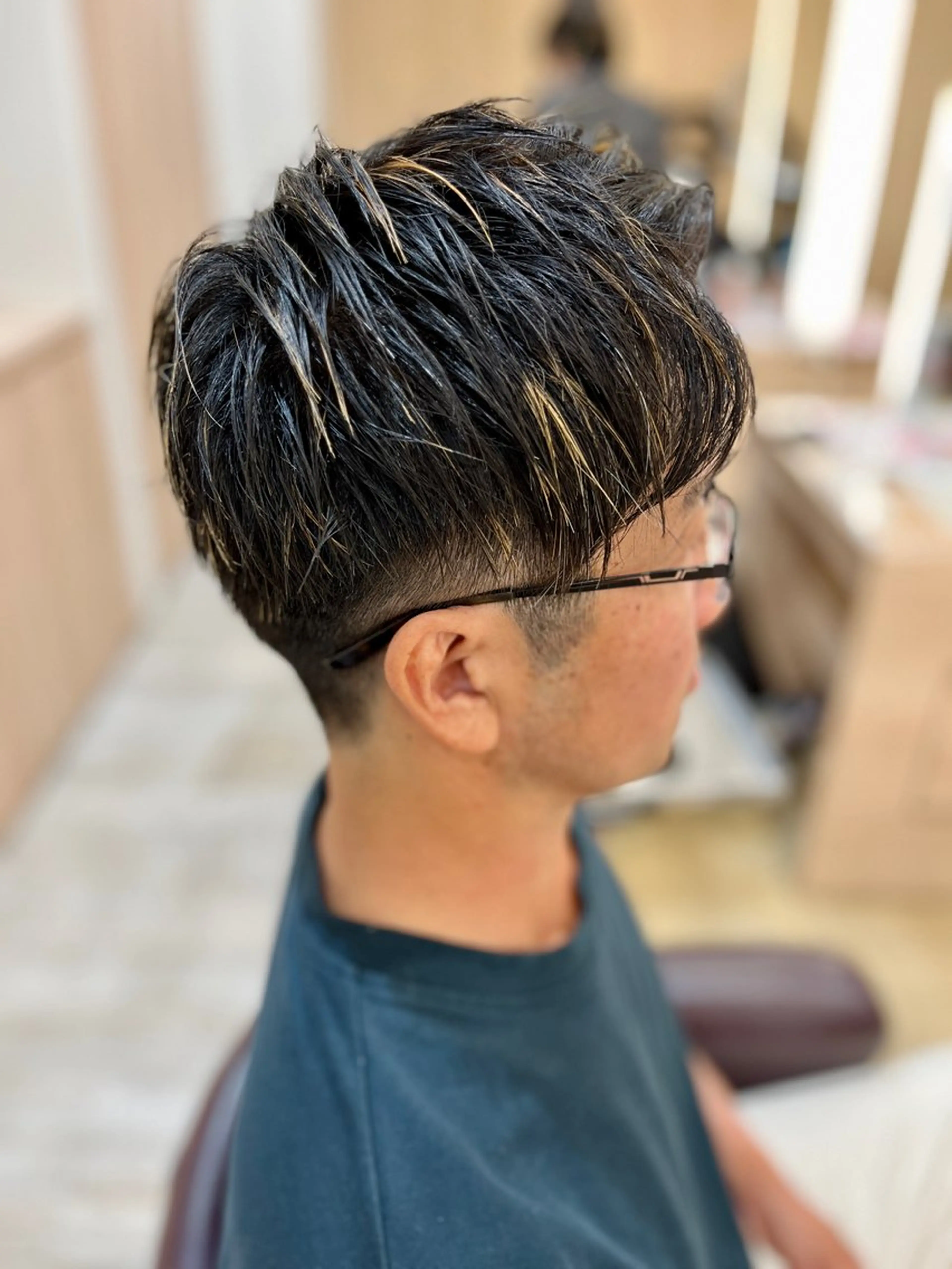 カラー メンズ フェードカット メンズハイライト ハイライトカラー メンズカット／パーマ 牛尾丈のヘアスタイル