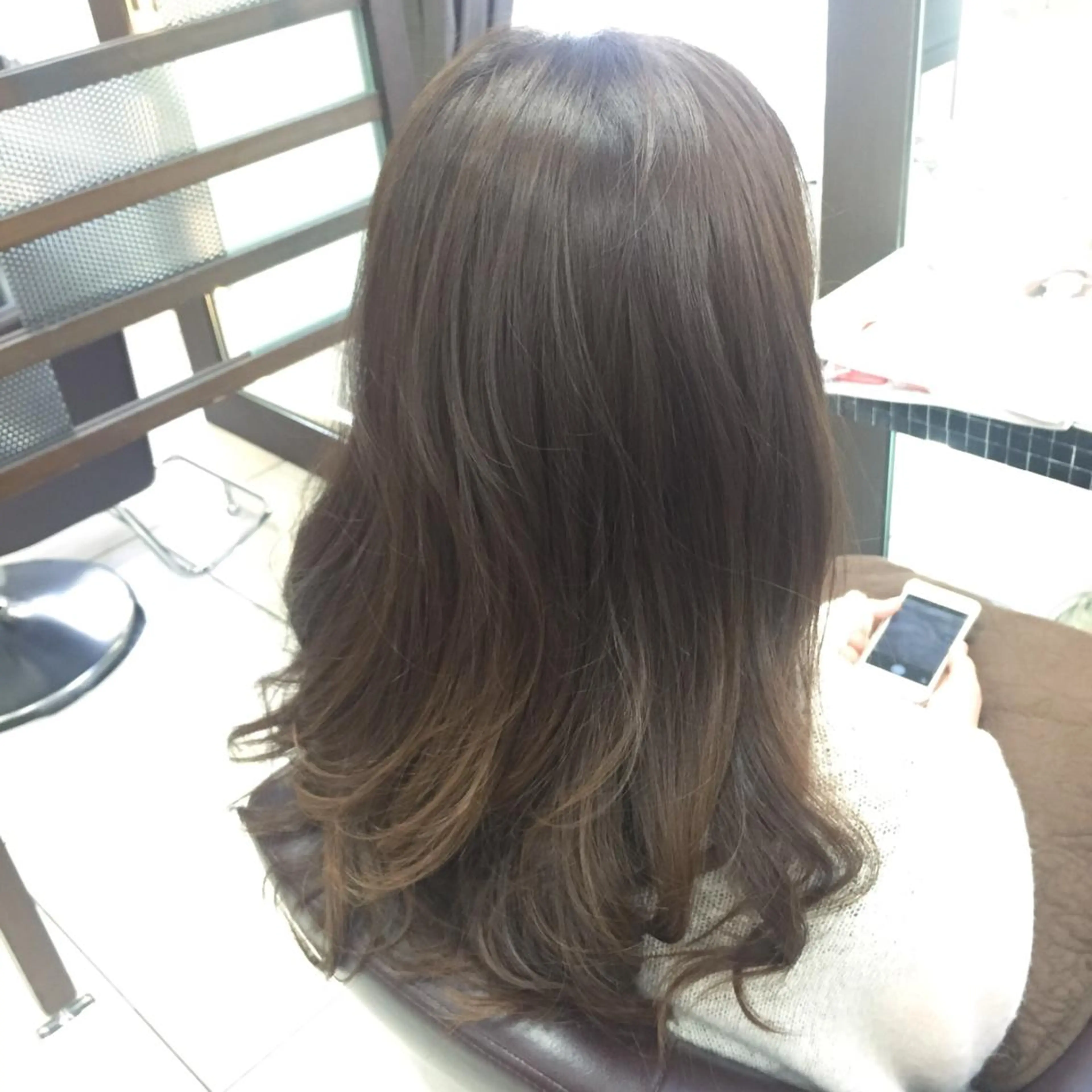 セミロング ロング カラー グレージュ oggi +KENJE所属・大平 美沙のヘアスタイル