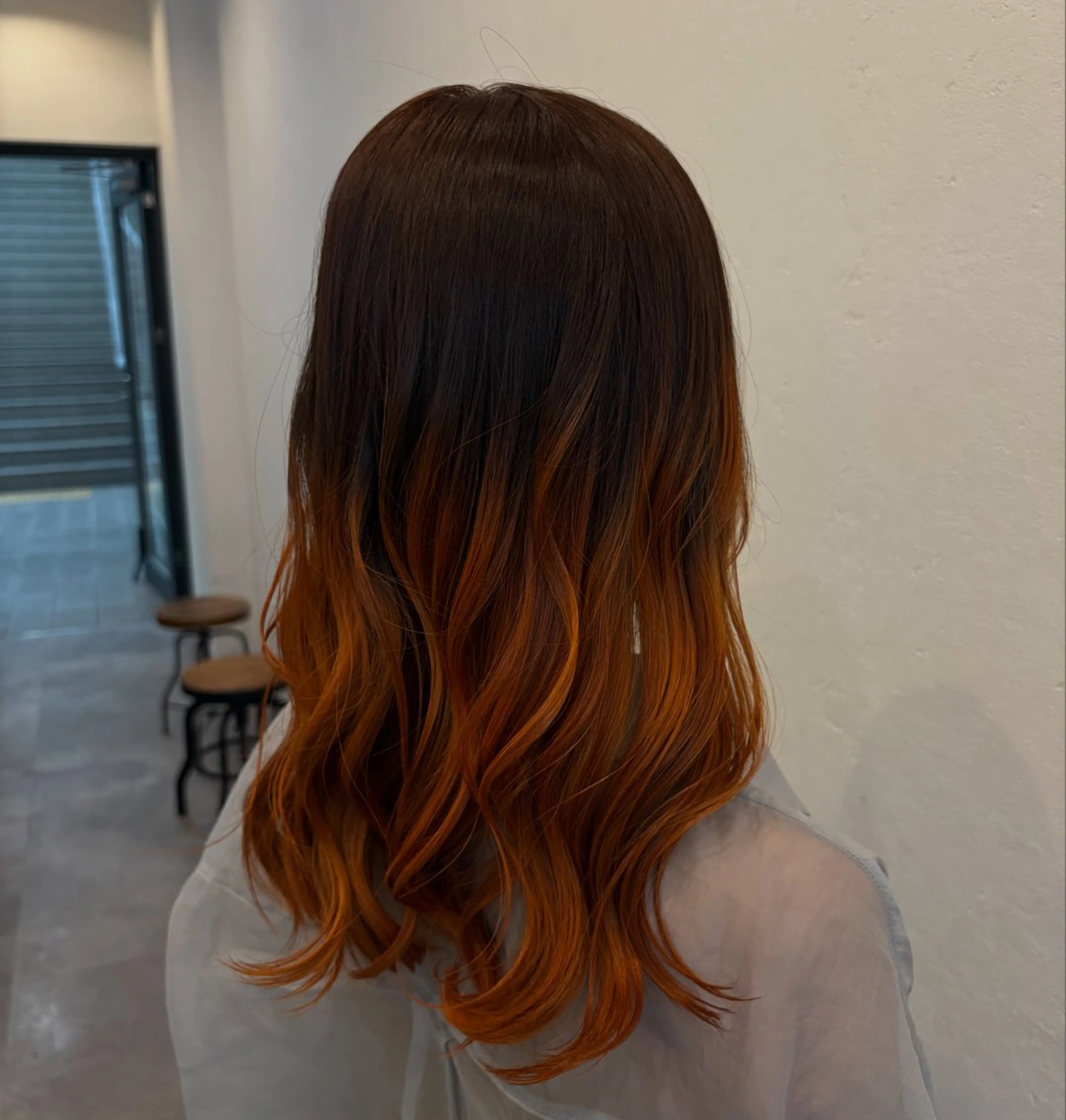 カラー ブリーチ グラデーションカラー オレンジ suzu🍒 luxbeのヘアスタイル
