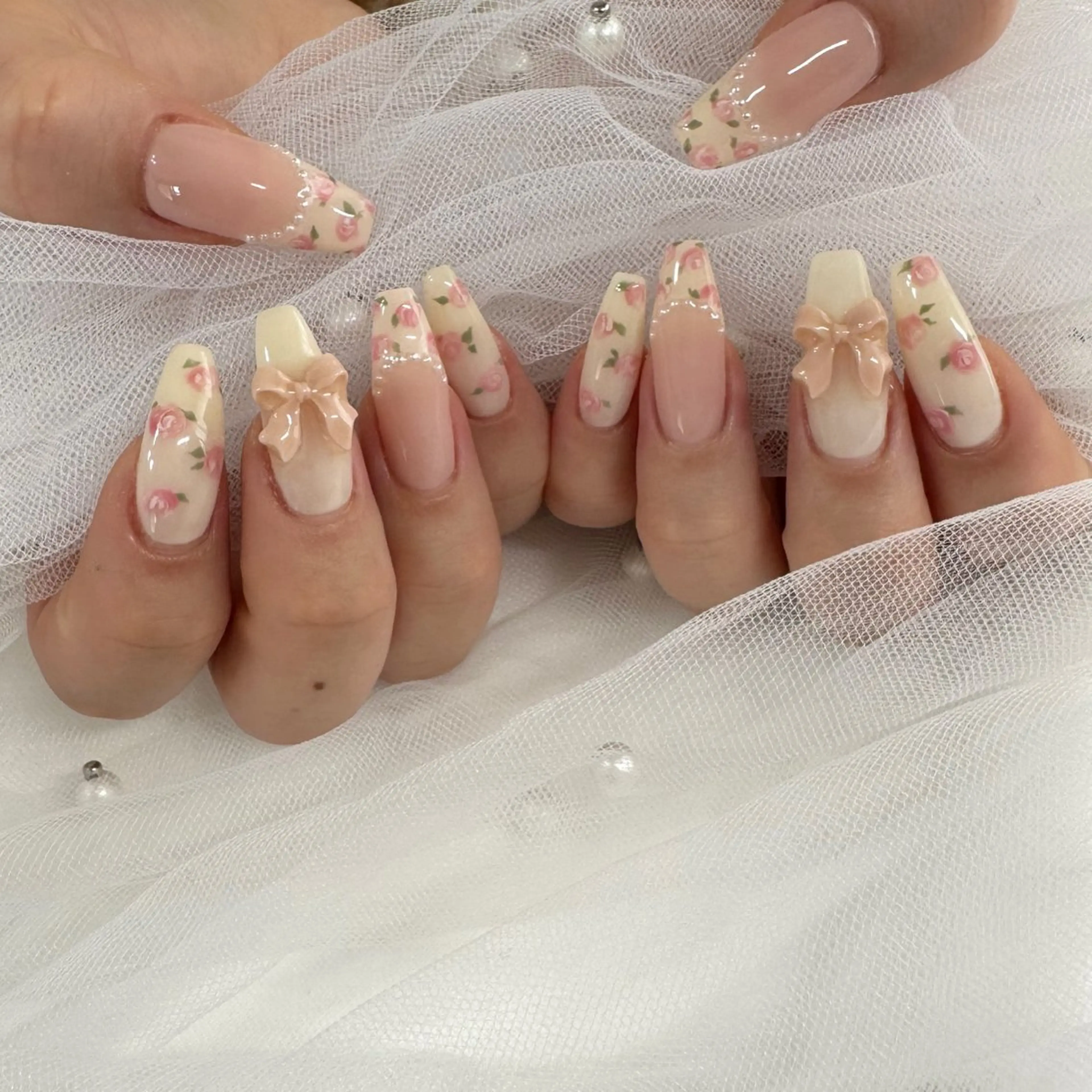 ネイル リボン 東 千夏のネイルデザイン