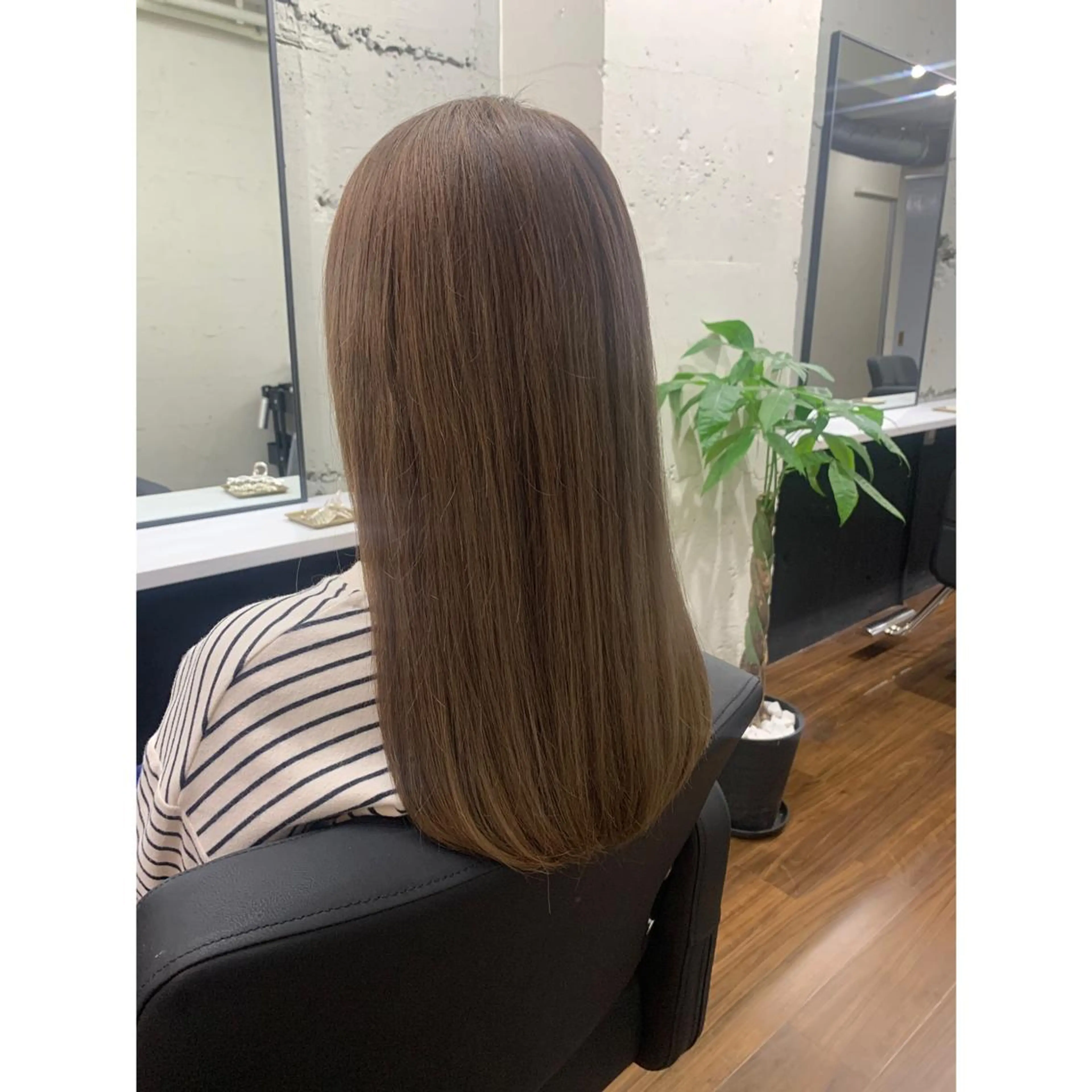 セミロング 髪質改善専門　酸性ス トレート　縮毛矯正のヘアスタイル