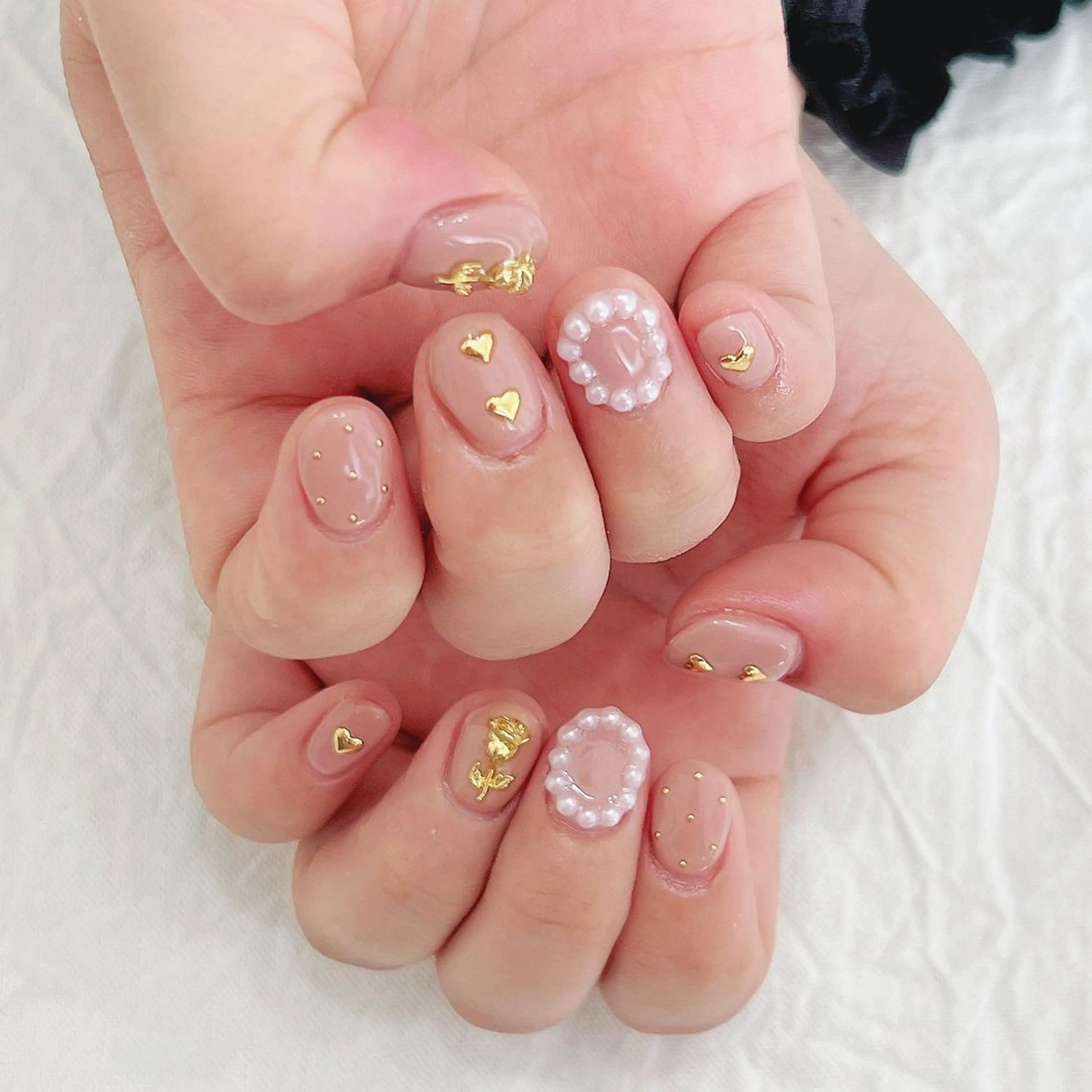 ネイル ゴールド ハート ピンク ピンクベージュ ハンドネイル peaberry nailのネイルデザイン