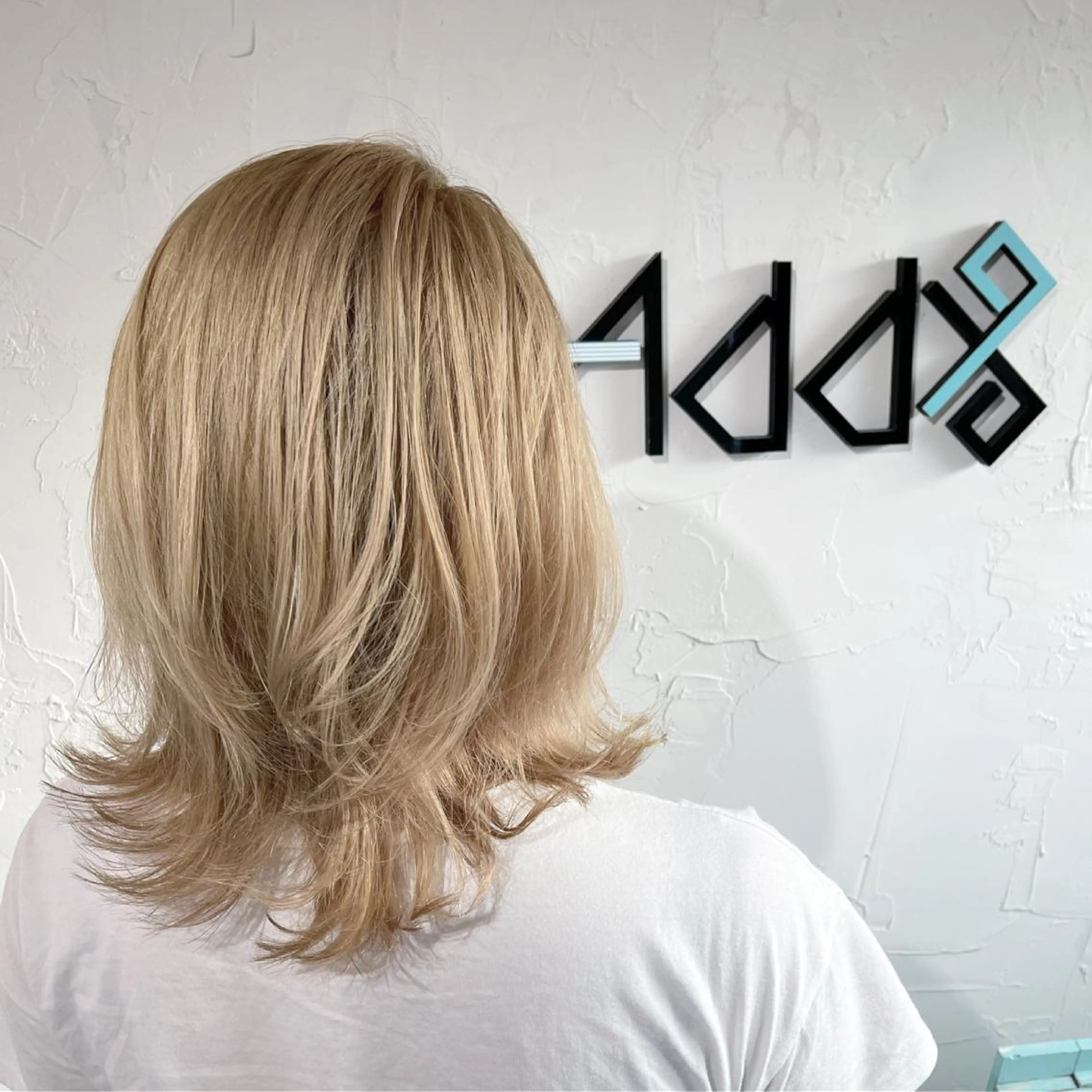 ミディアム カラー パーマ ヘアアレンジ アッシュ ベージュカラー ブリーチ グレージュ ミルクティーベージュ ヘアカラー トリートメント Add9 柳田健登のヘアスタイル