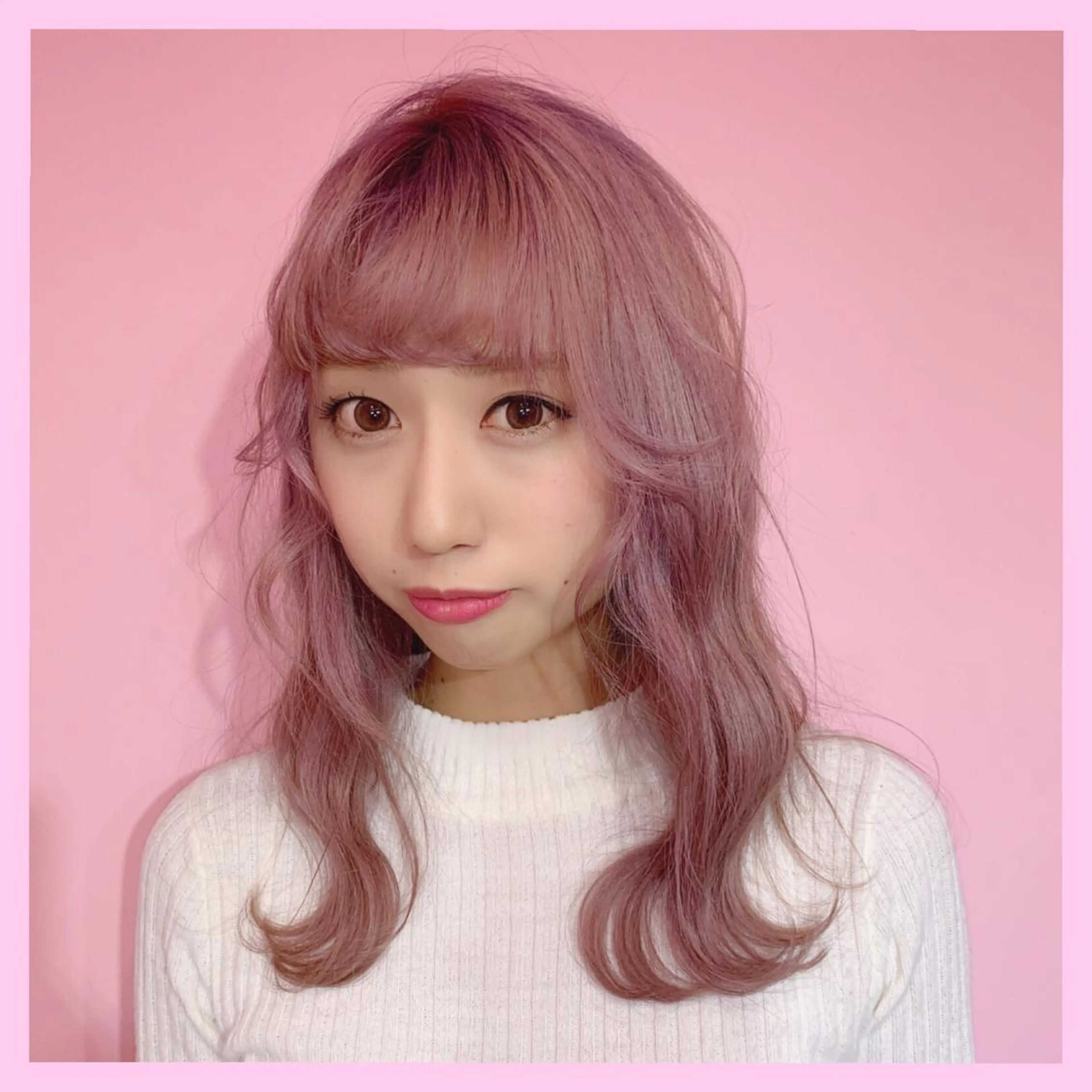 カラー SHIN/レイヤー カット×クロスパーマのヘアスタイル