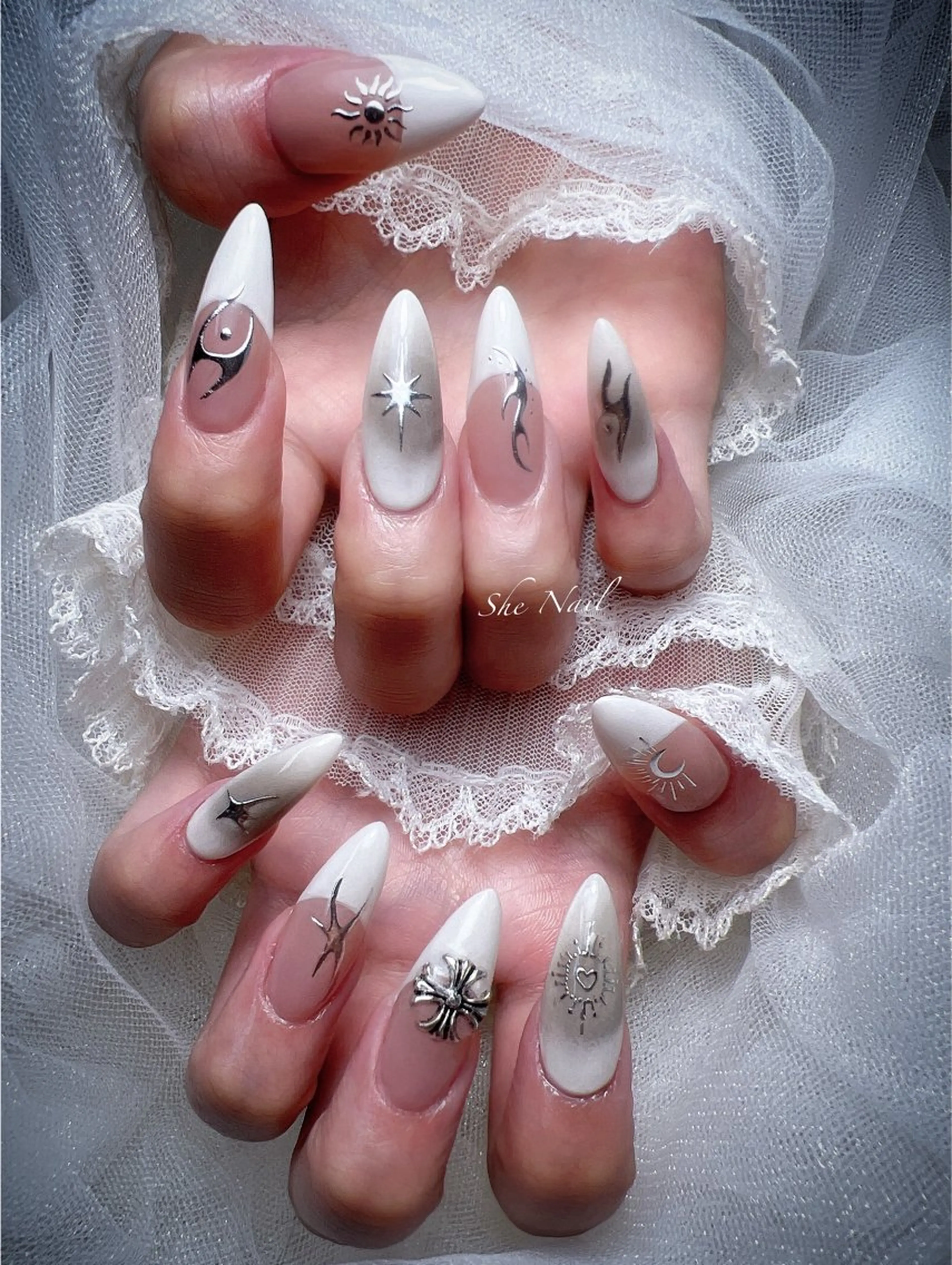 ネイル チークネイル 長さ出し フレンチネイル ガラスフレンチ マグネットネイル ハンドネイル She Nail所属・ISA_ BELLAのネイルデザイン