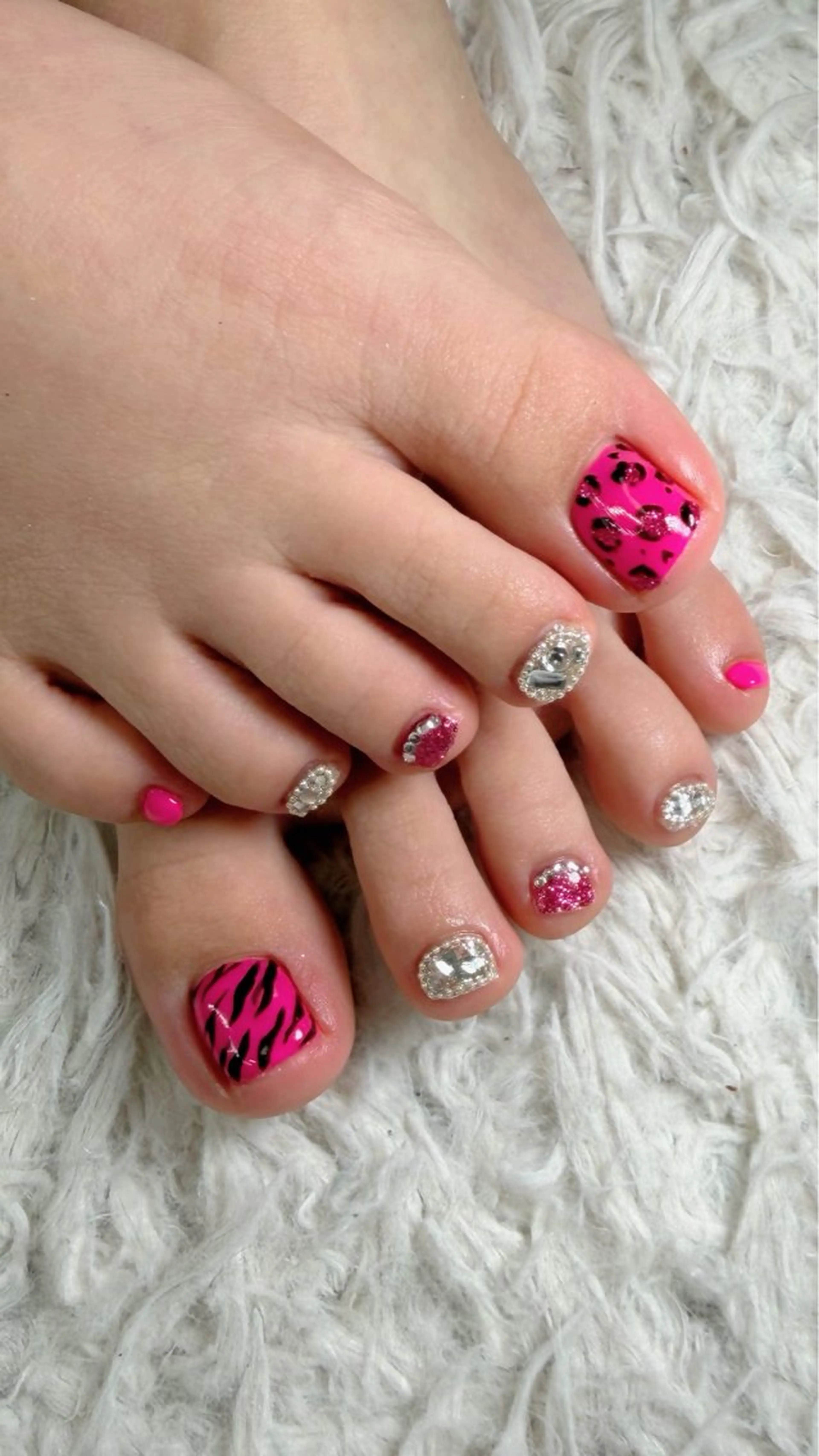 ネイル haleyume所属・shino🌟 痛ネイルのネイルデザイン