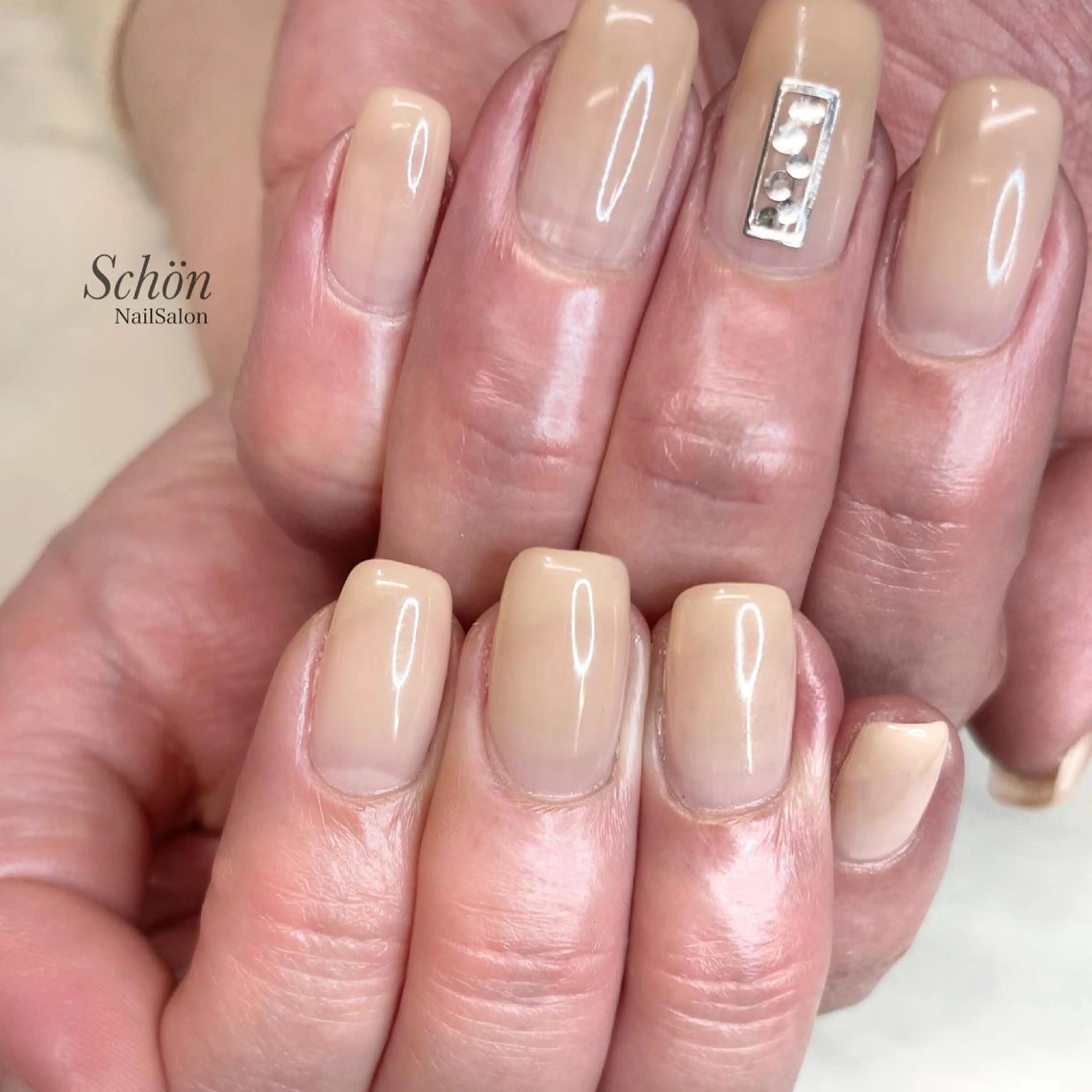 ネイル ストーンネイル ハンドネイル Schön NailSalon所属・Schön NailSalonのネイルデザイン
