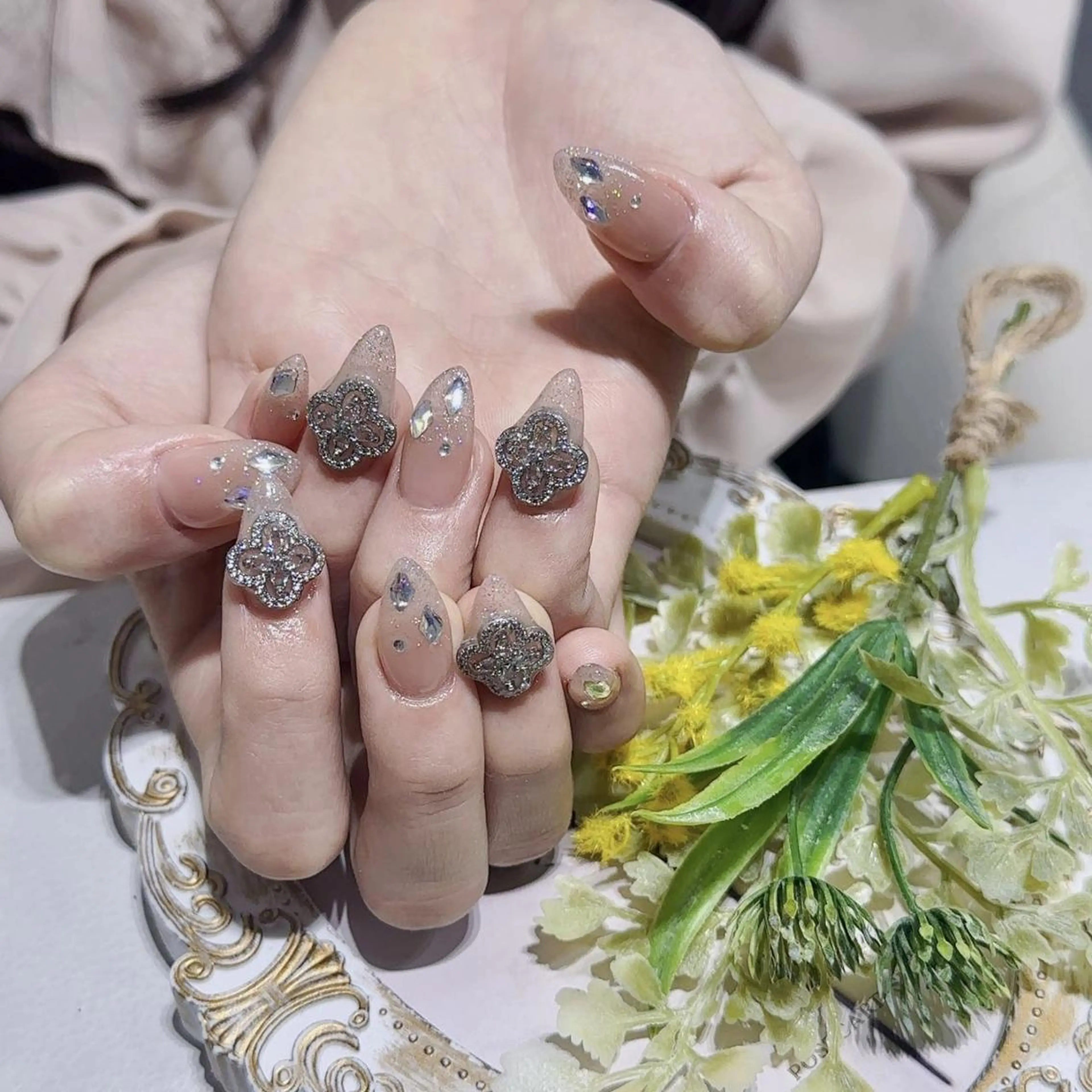 ネイル ネイルチップ Queen‘s なんのネイルデザイン