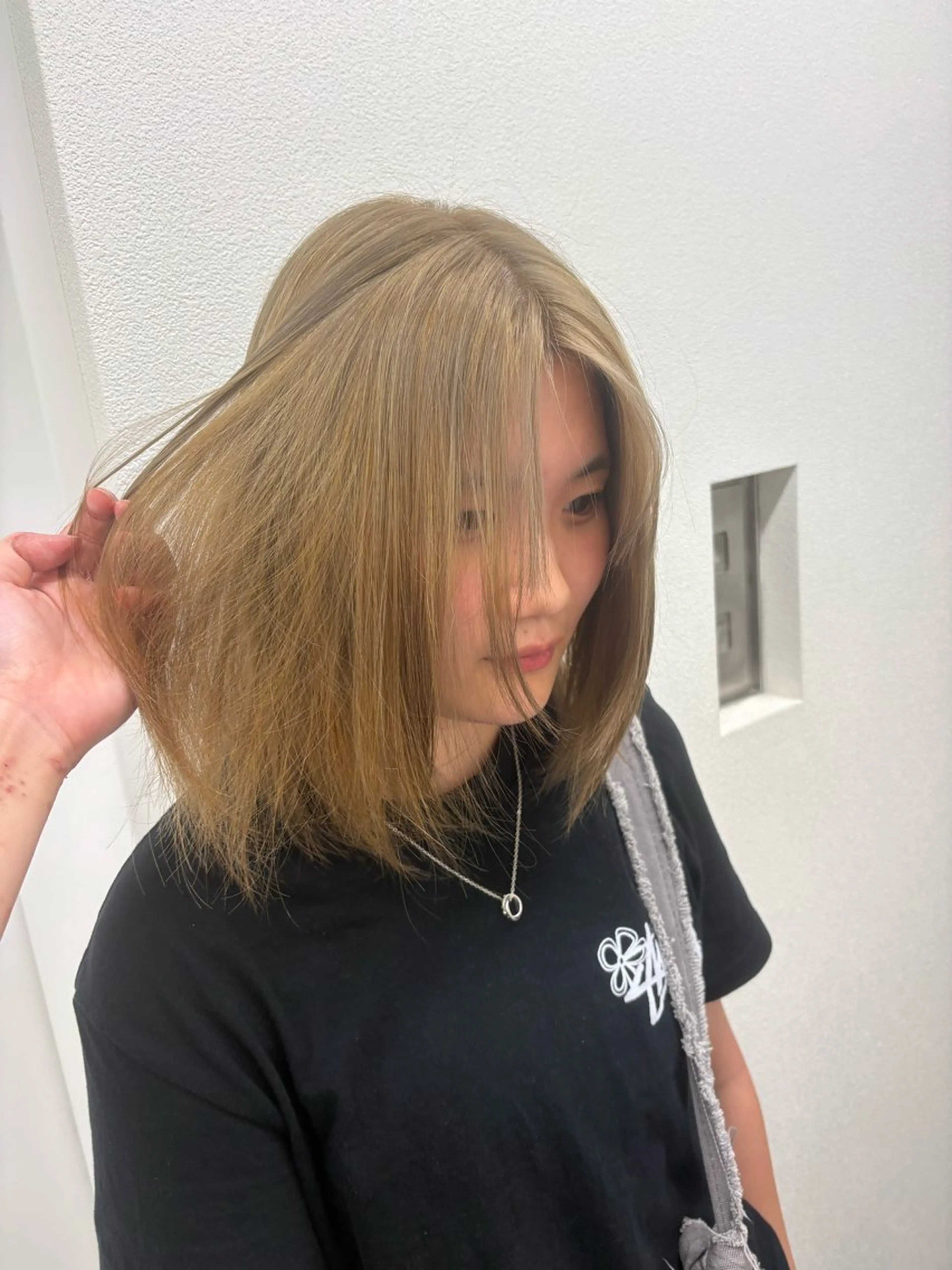 カラー ハイトーン/透明感 艶カラー/SAKI‎のヘアスタイル