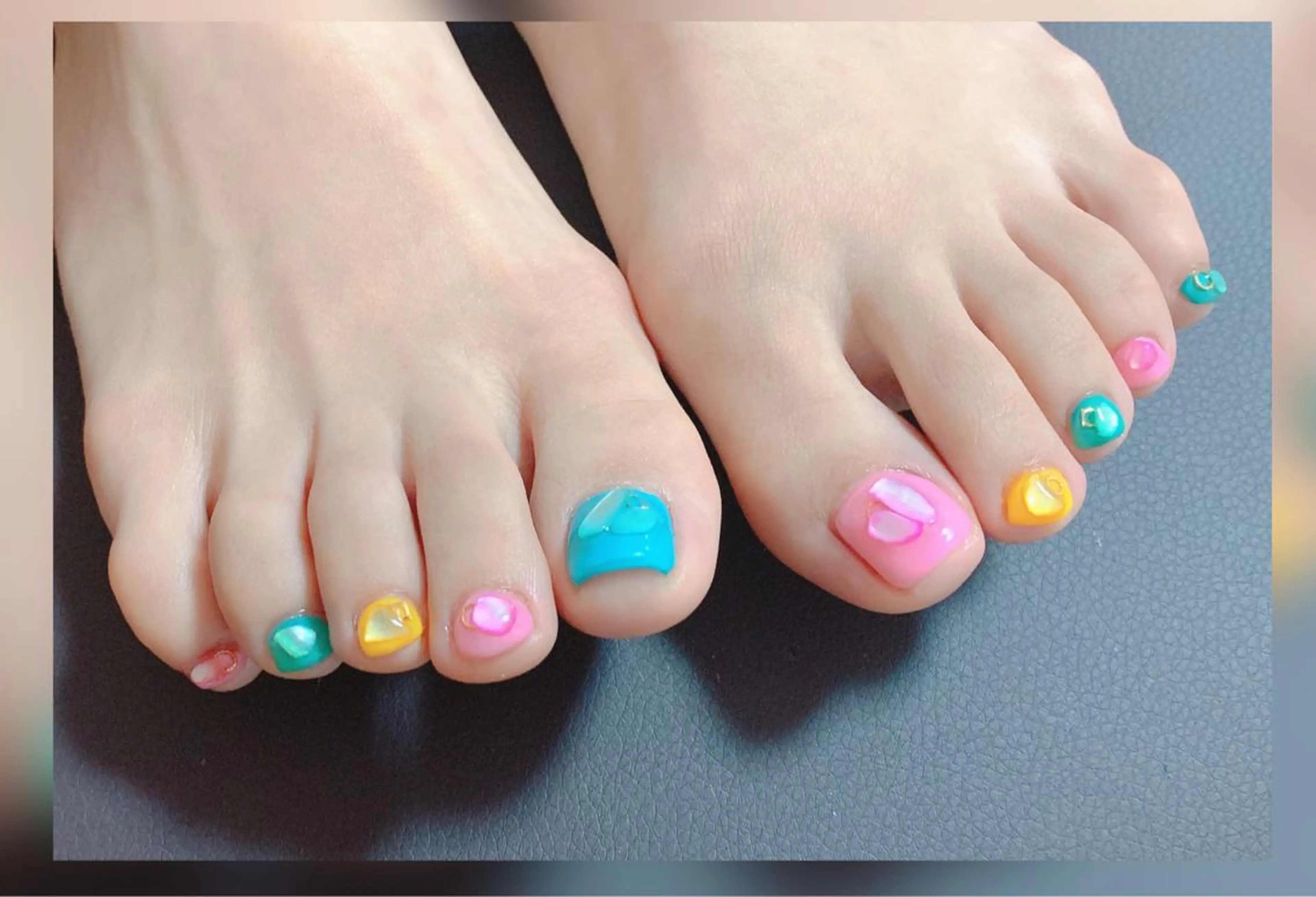 ネイル ワンカラーネイル ストーンネイル Nailsalon mimi所属・Nailsalon mimiのネイルデザイン
